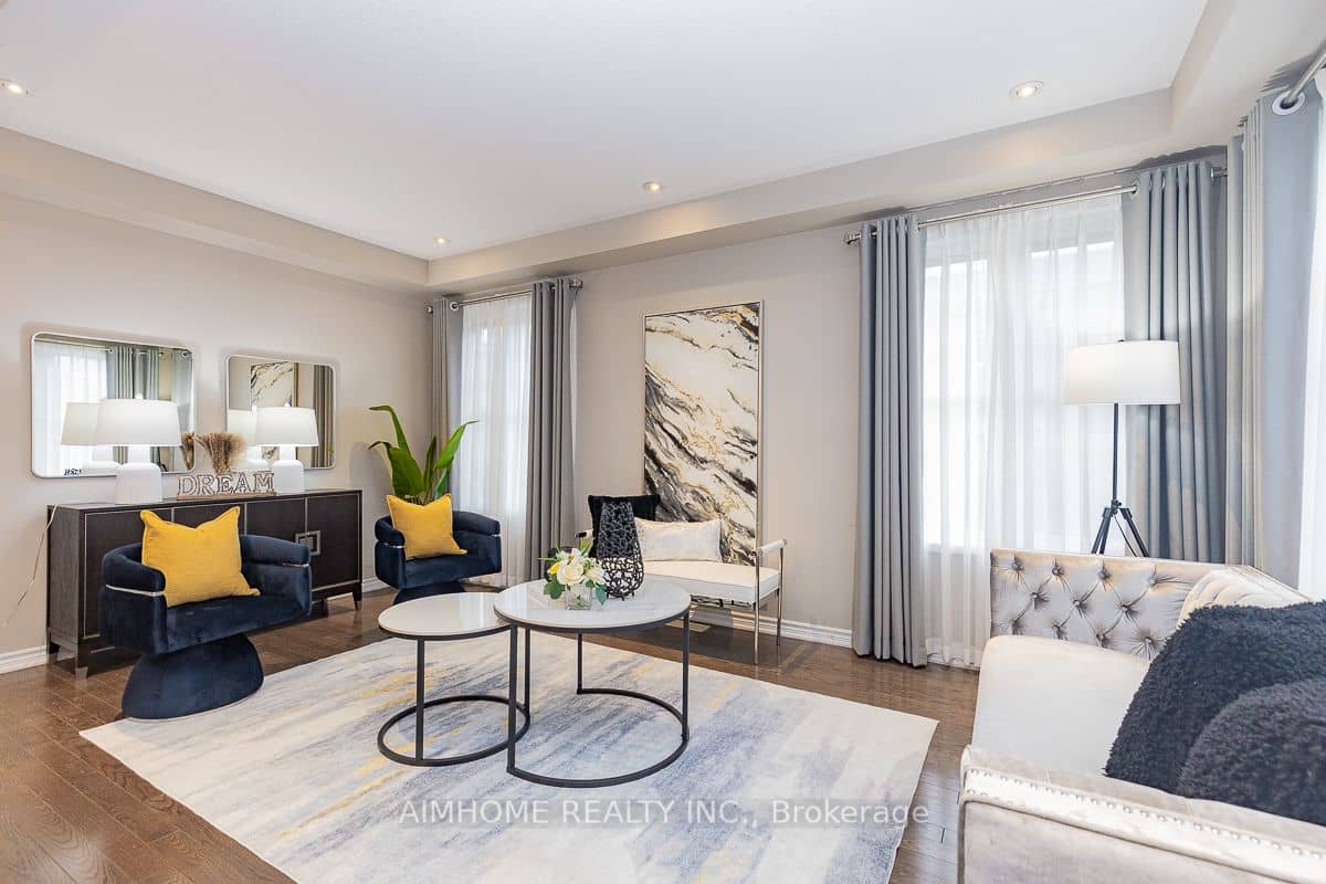 246 Thomas Phillips Drive, Aurora, ON L4G 0T6
