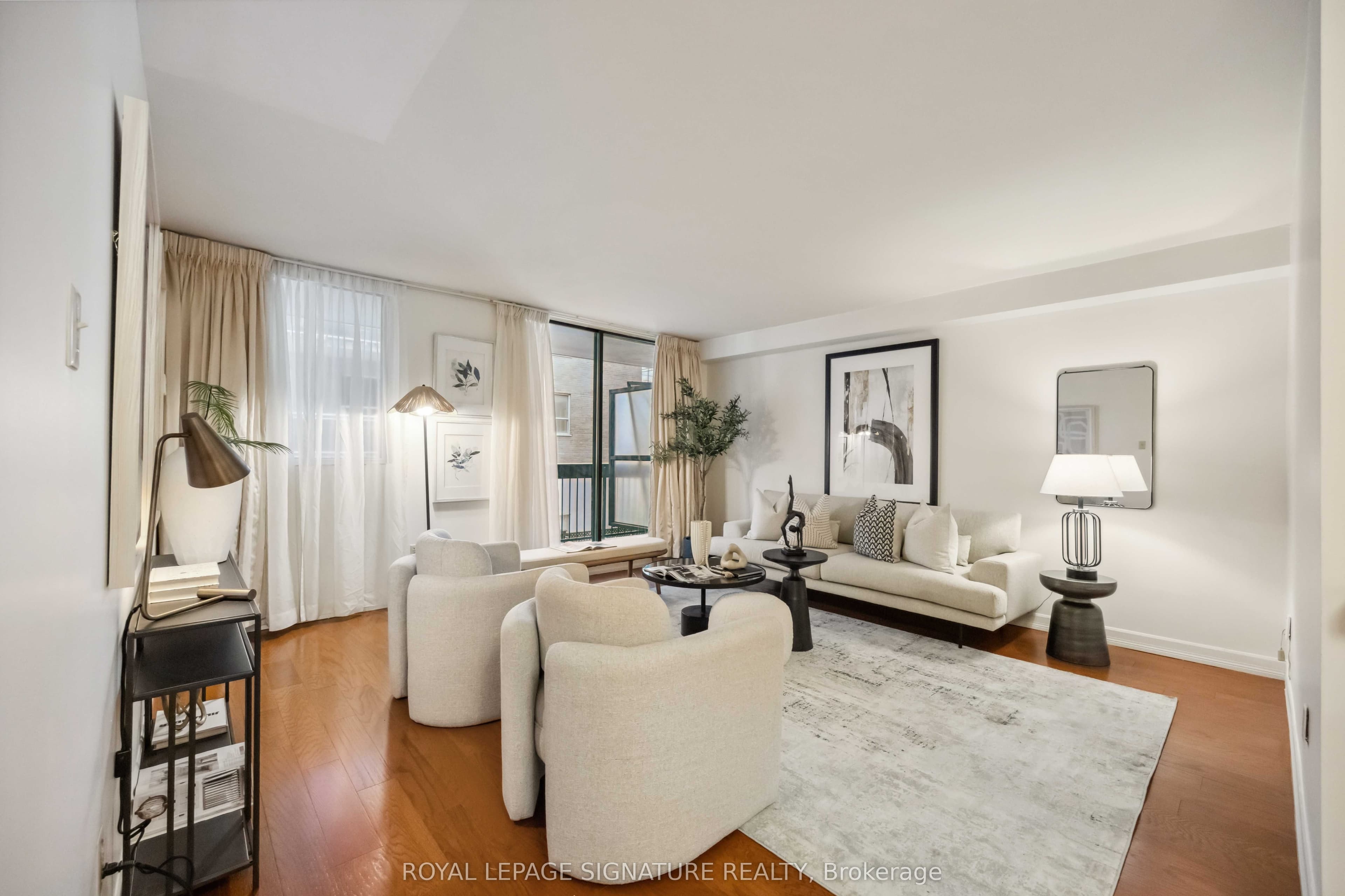 212 St. George Street 201, Toronto, ON M5R 2N5