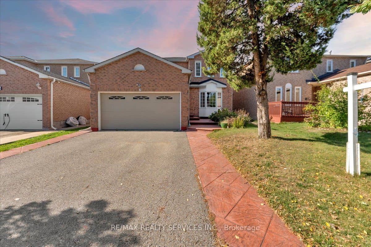 7 Duggan Drive, Brampton, ON L6Y 4K8