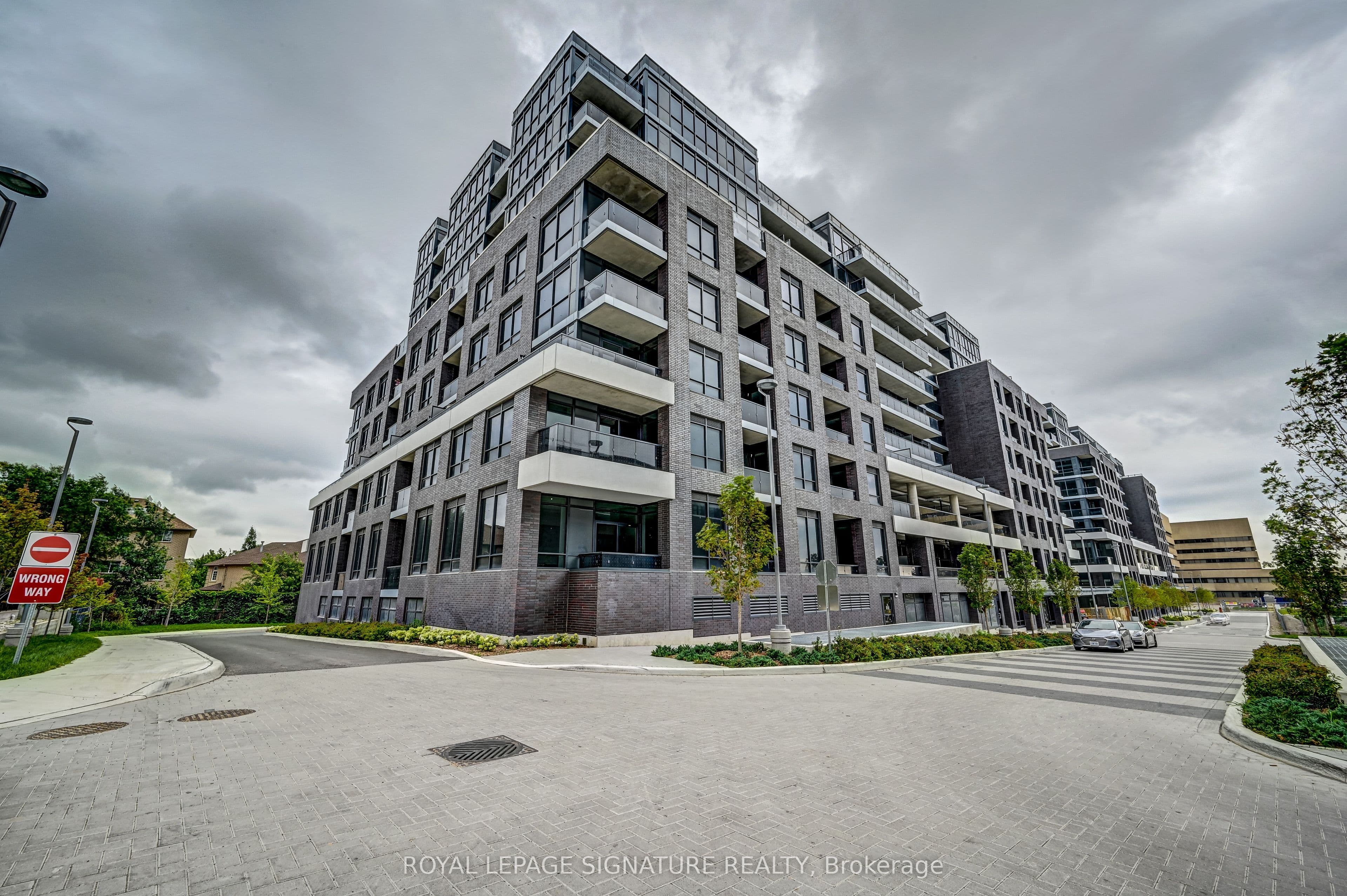 26 Gibbs Road 548, Toronto, ON M9B 0E3