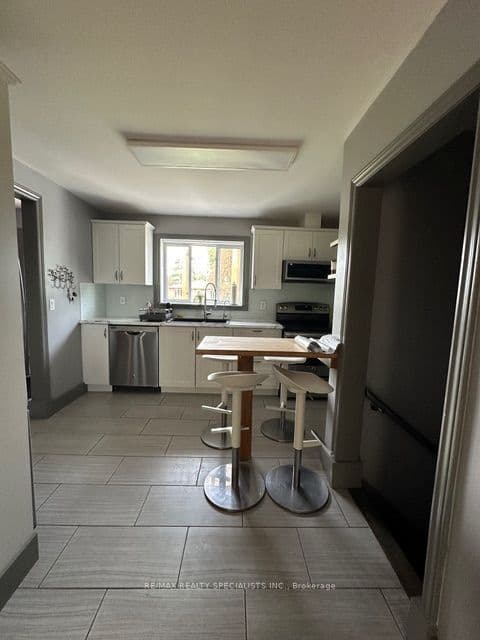 189 Little Avenue UPPER, Barrie, ON L4N 6L1