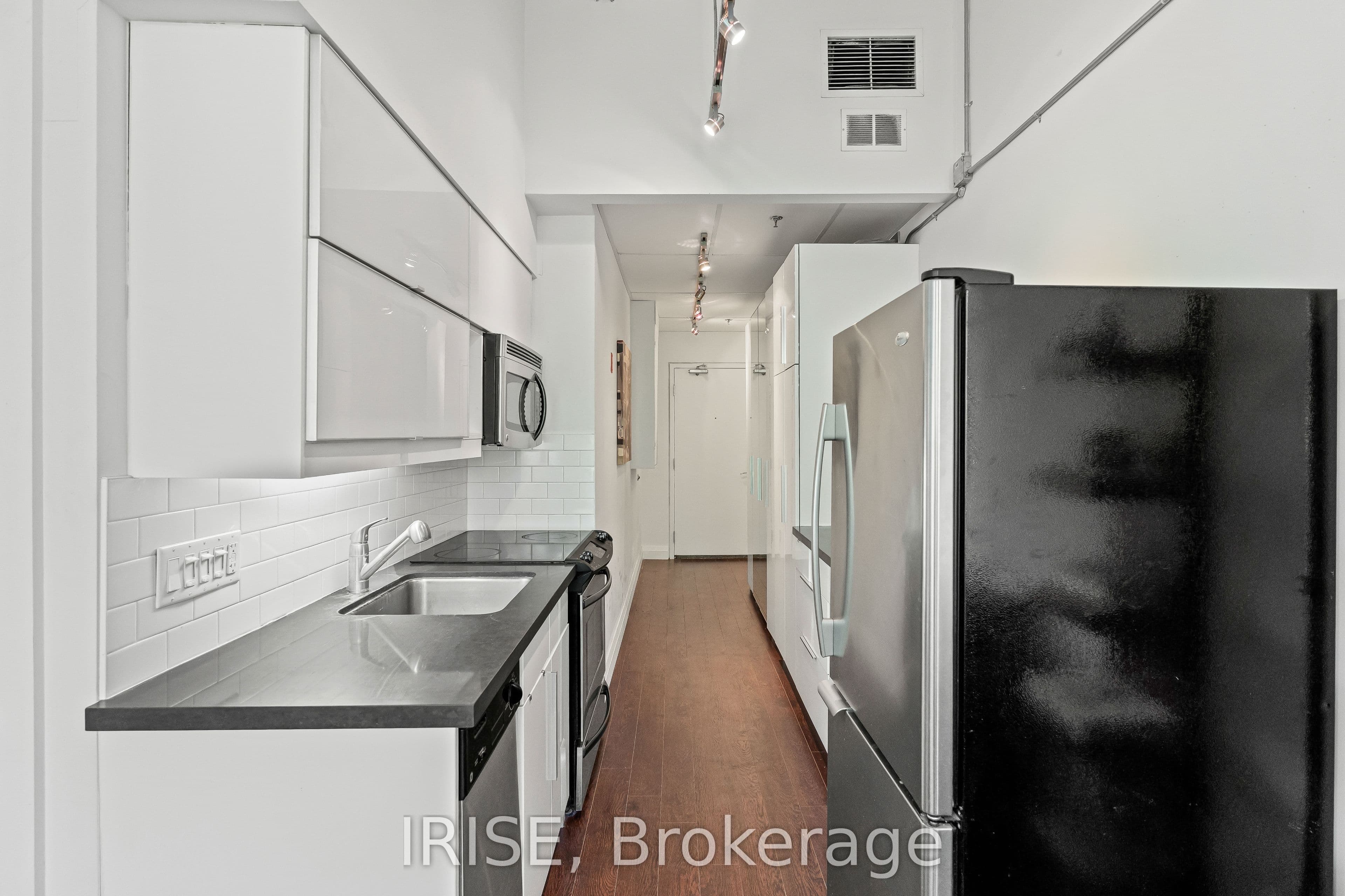 477 Richmond Street W 305, Toronto, ON M5V 3E7