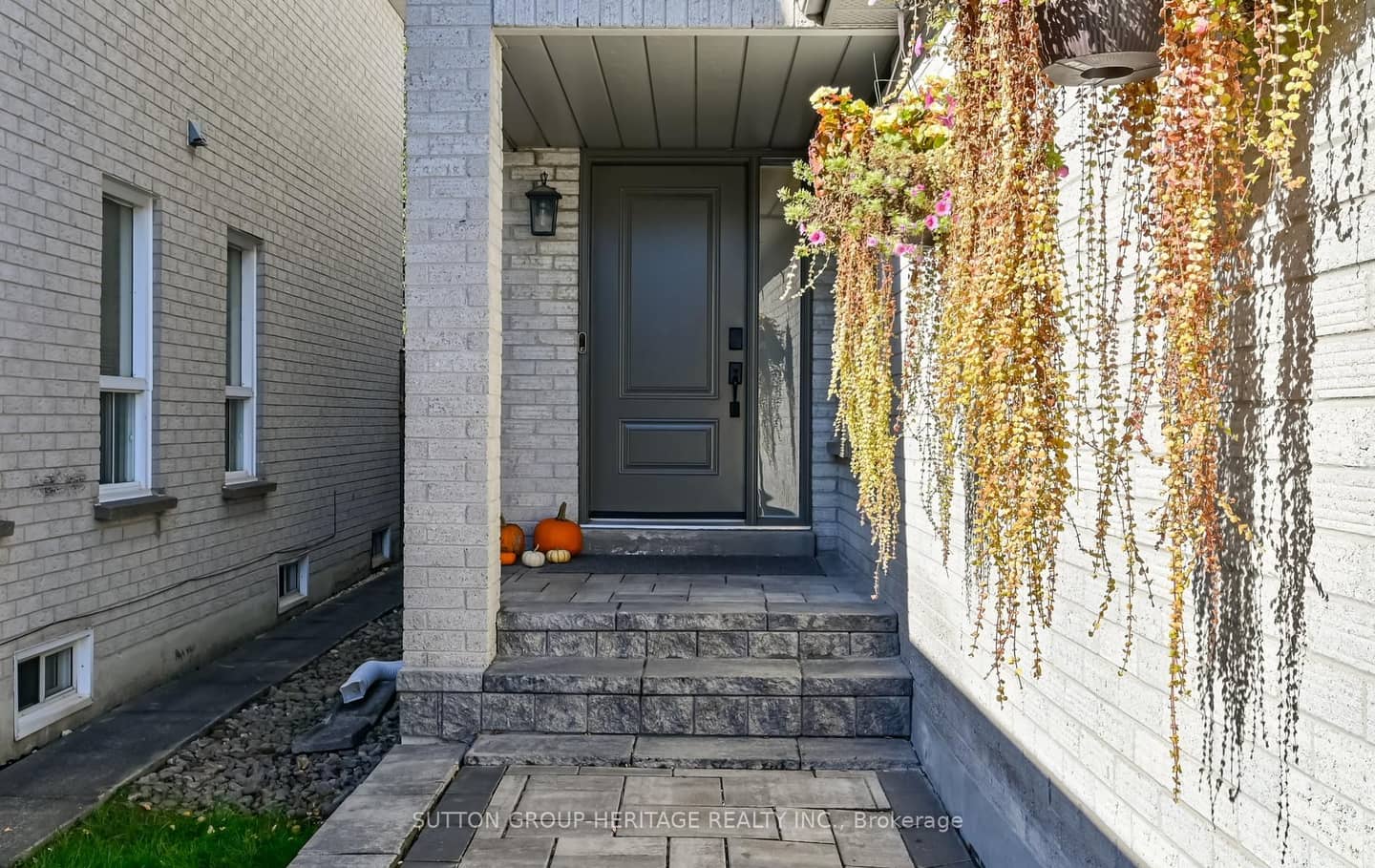 664 Eramosa Crescent, Pickering, ON L1V 5N4
