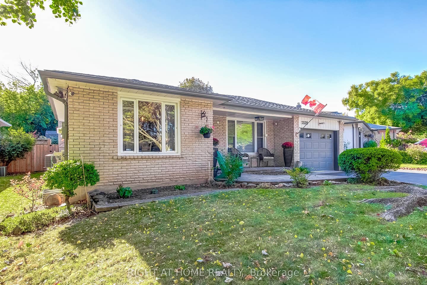 1328 Falgarwood Drive, Oakville, ON L6H 2L9