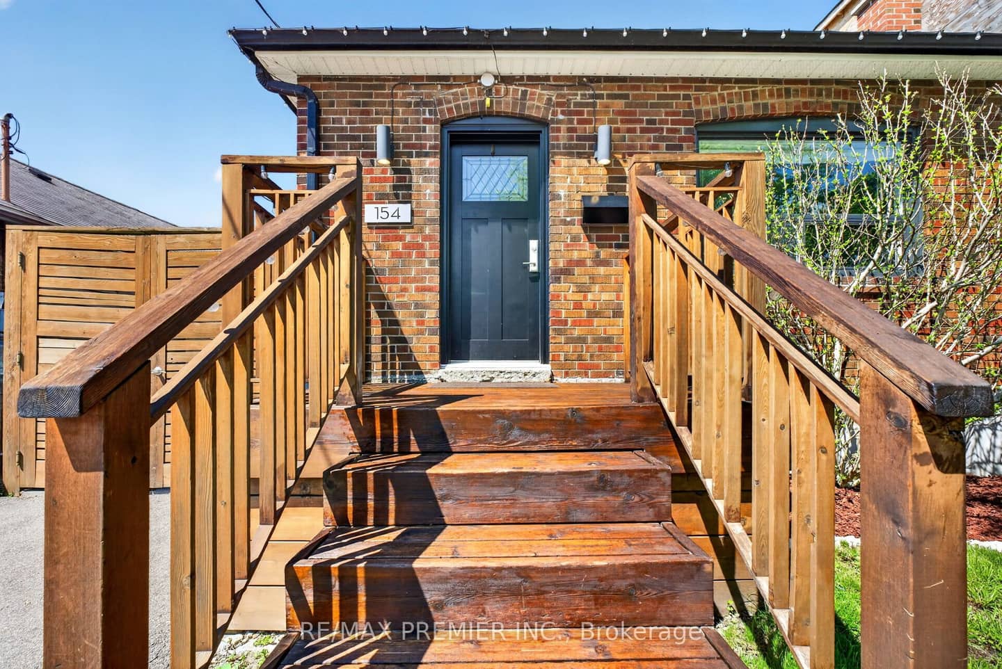 154 Fifth Street, Toronto, ON M8V 2C7