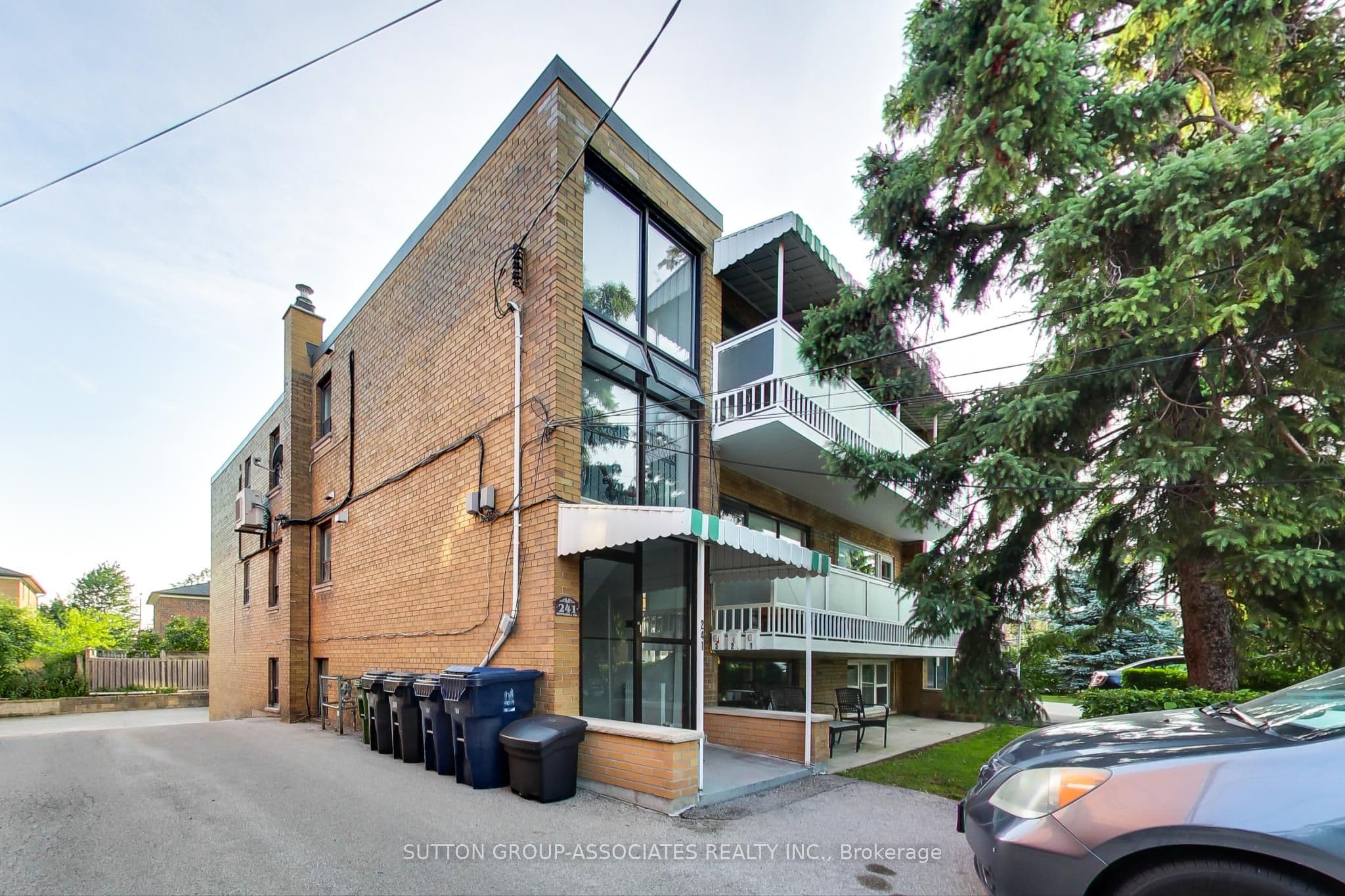 241 Pannahill Road, Toronto, ON M3H 4N9