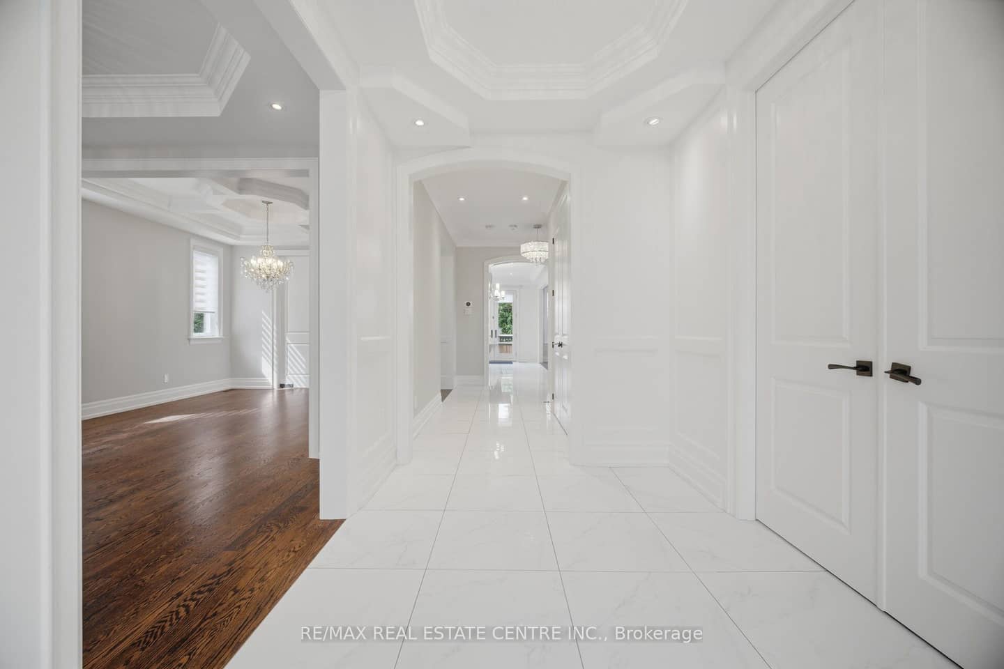 1496 Mansfield Drive, Oakville, ON L6H 1K4