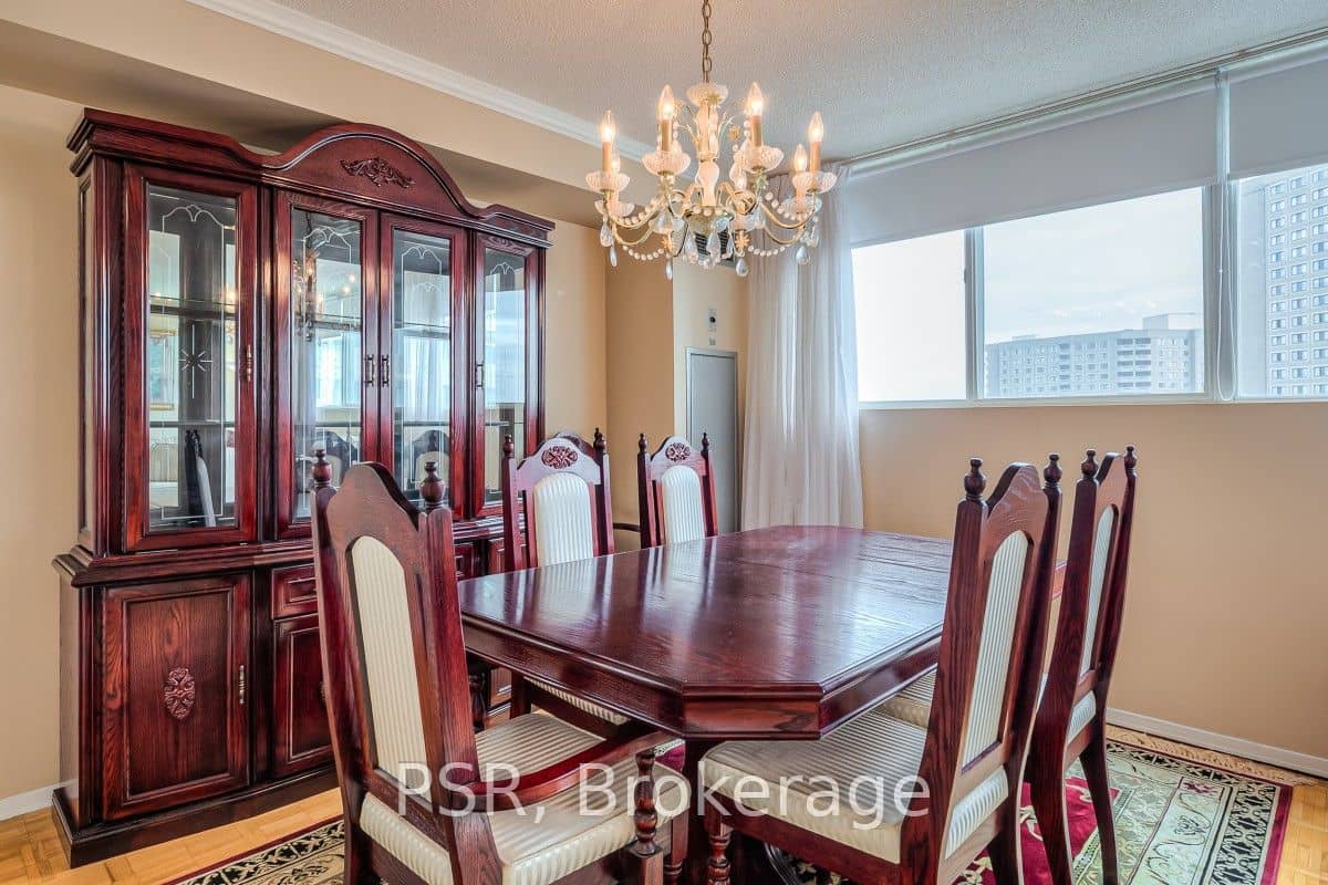 3695 Kaneff Crescent 612, Mississauga, ON L5A 4B6