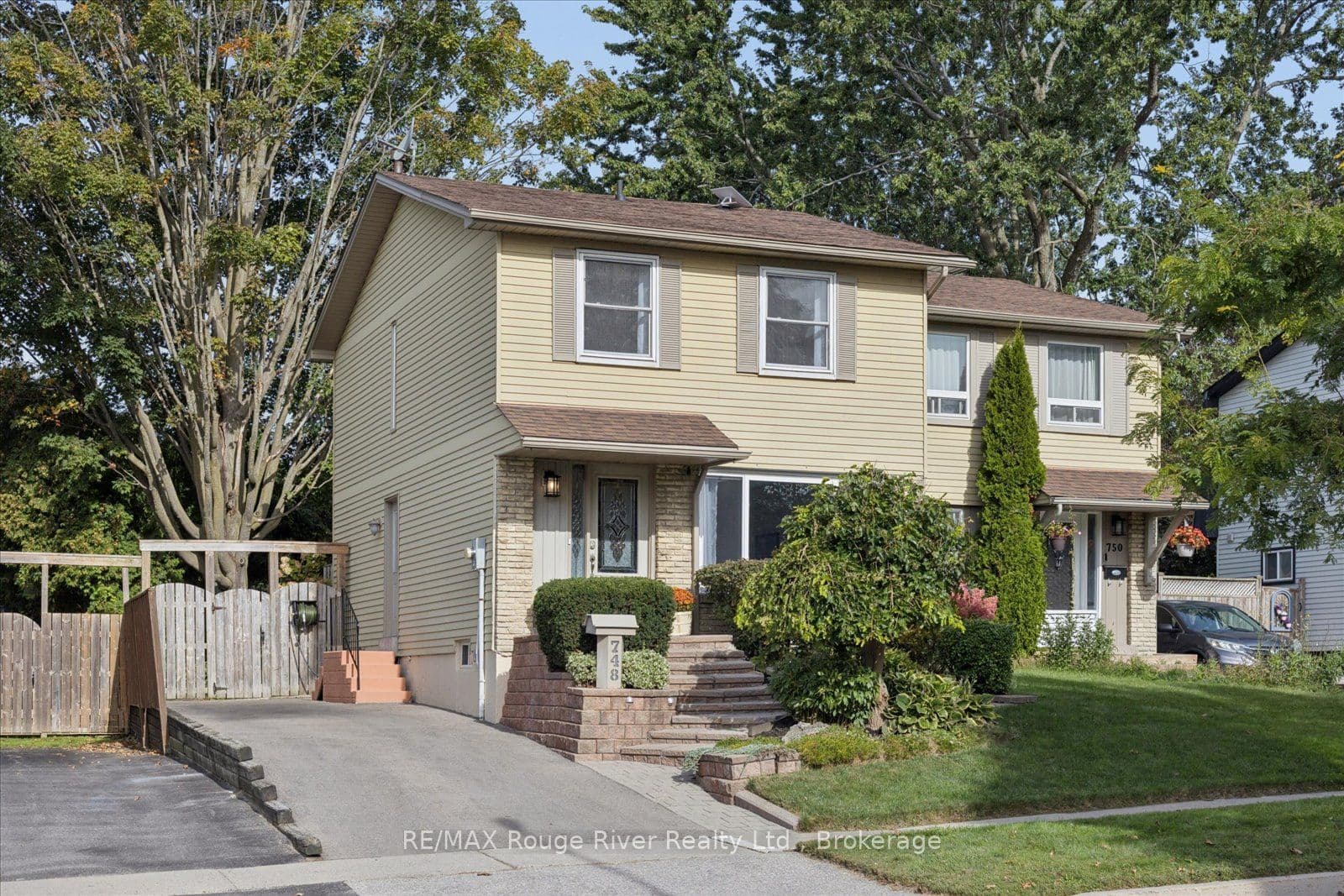 748 Hillcroft Street, Oshawa, ON L1G 7H6