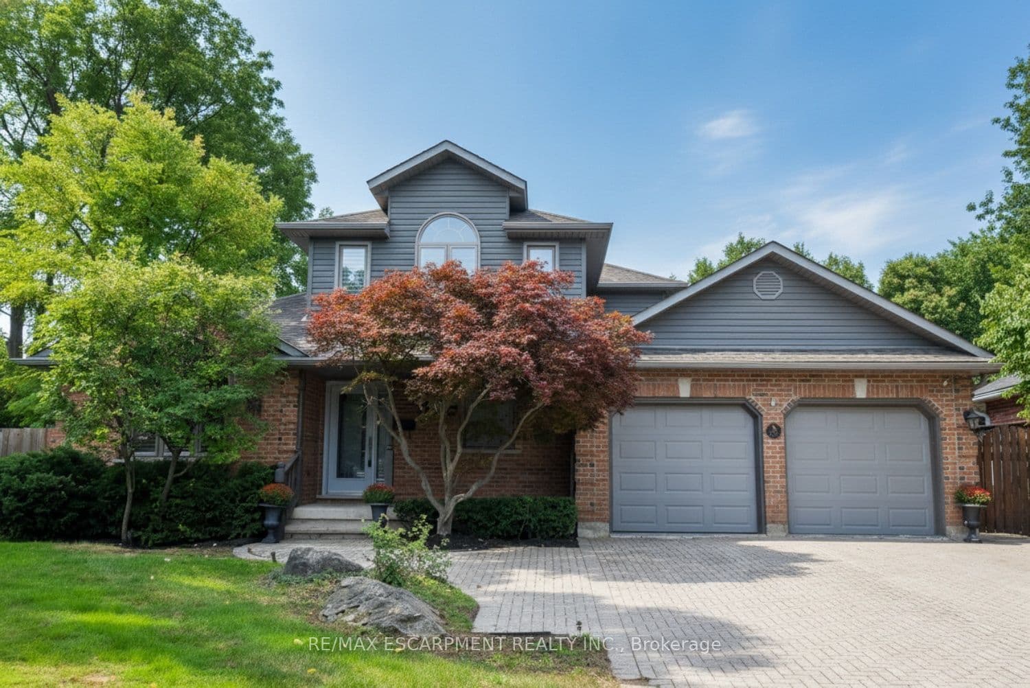 715 BATEMAN Court, Burlington, ON L7T 4K5