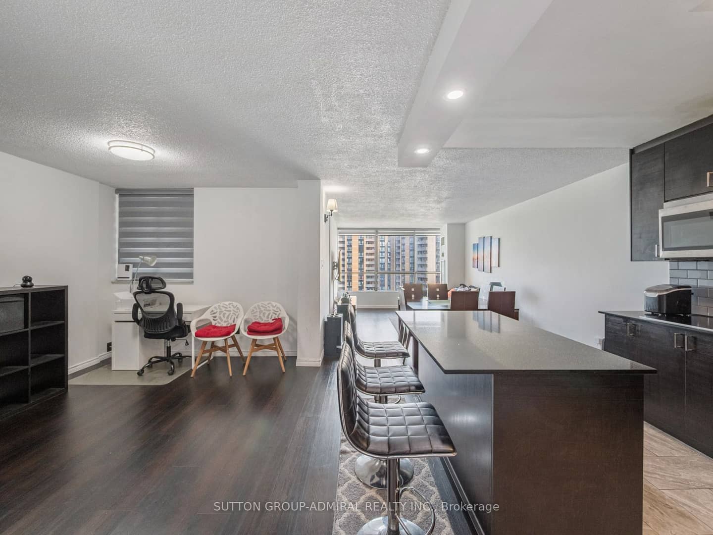 10 Martha Eaton Way 1811, Toronto, ON M6M 5B3