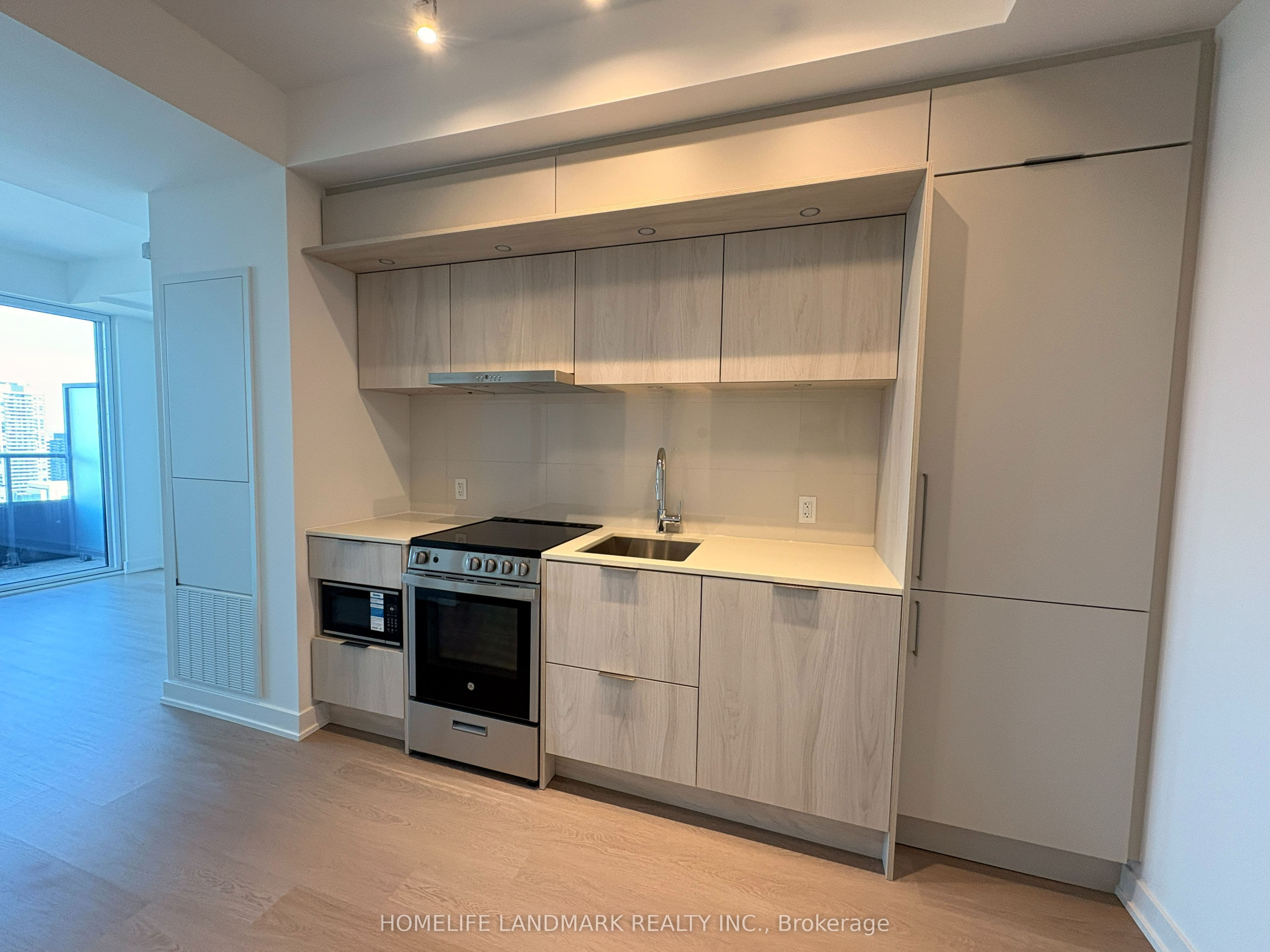 448 Burnhamthorpe Road W 4203, Mississauga, ON L5B 0R4