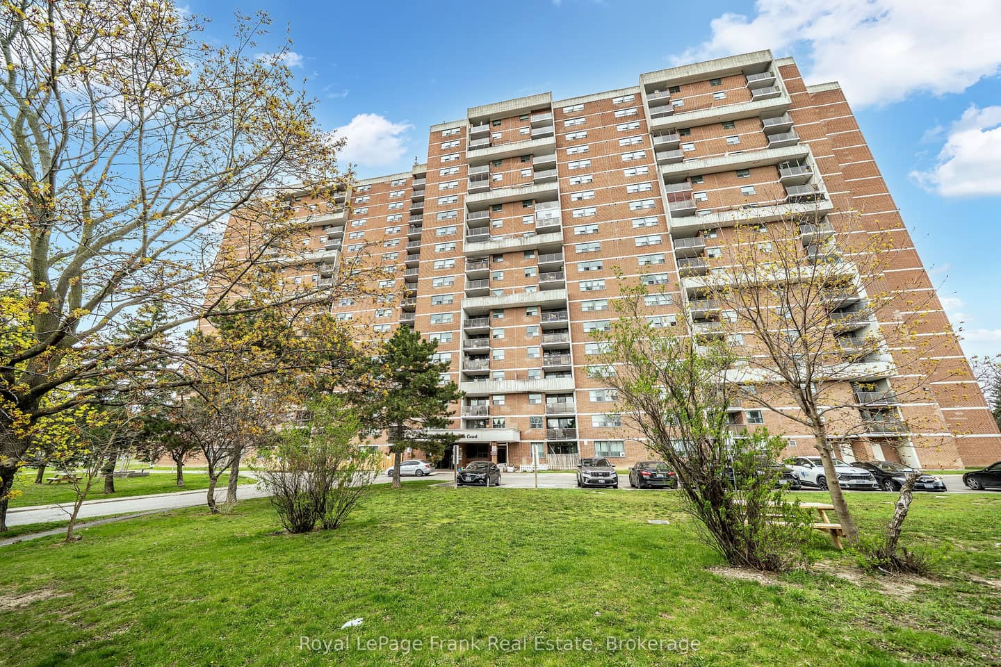 100 Wingarden Court 704, Toronto, ON M1B 2P4