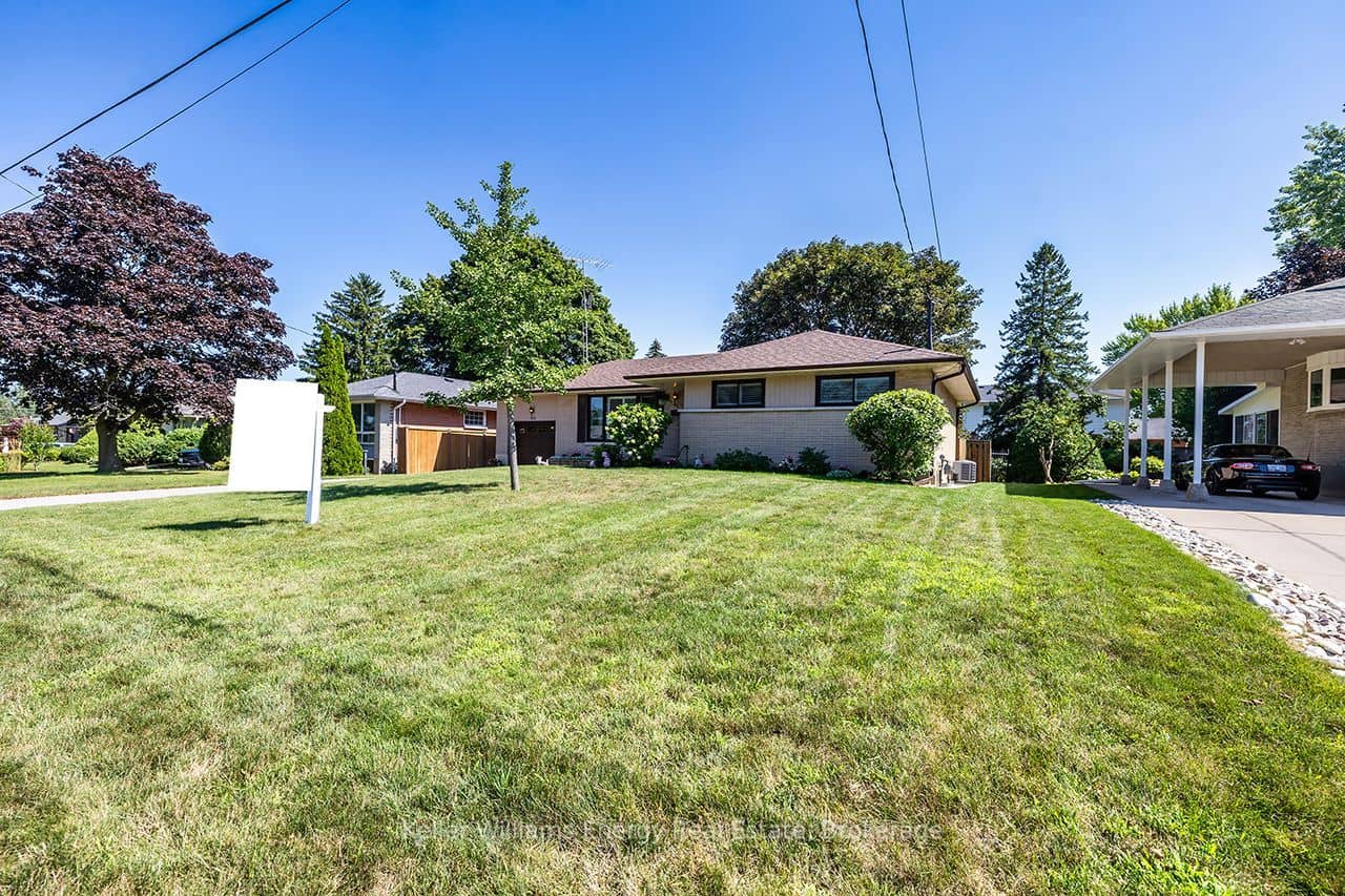 403 Rossmount Avenue, Oshawa, ON L1J 3K5