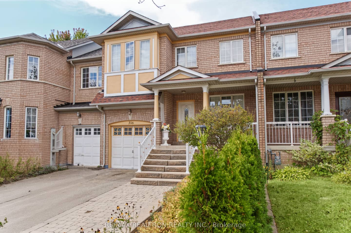 316 Coachwhip Trail, Newmarket, ON L3X 2R6