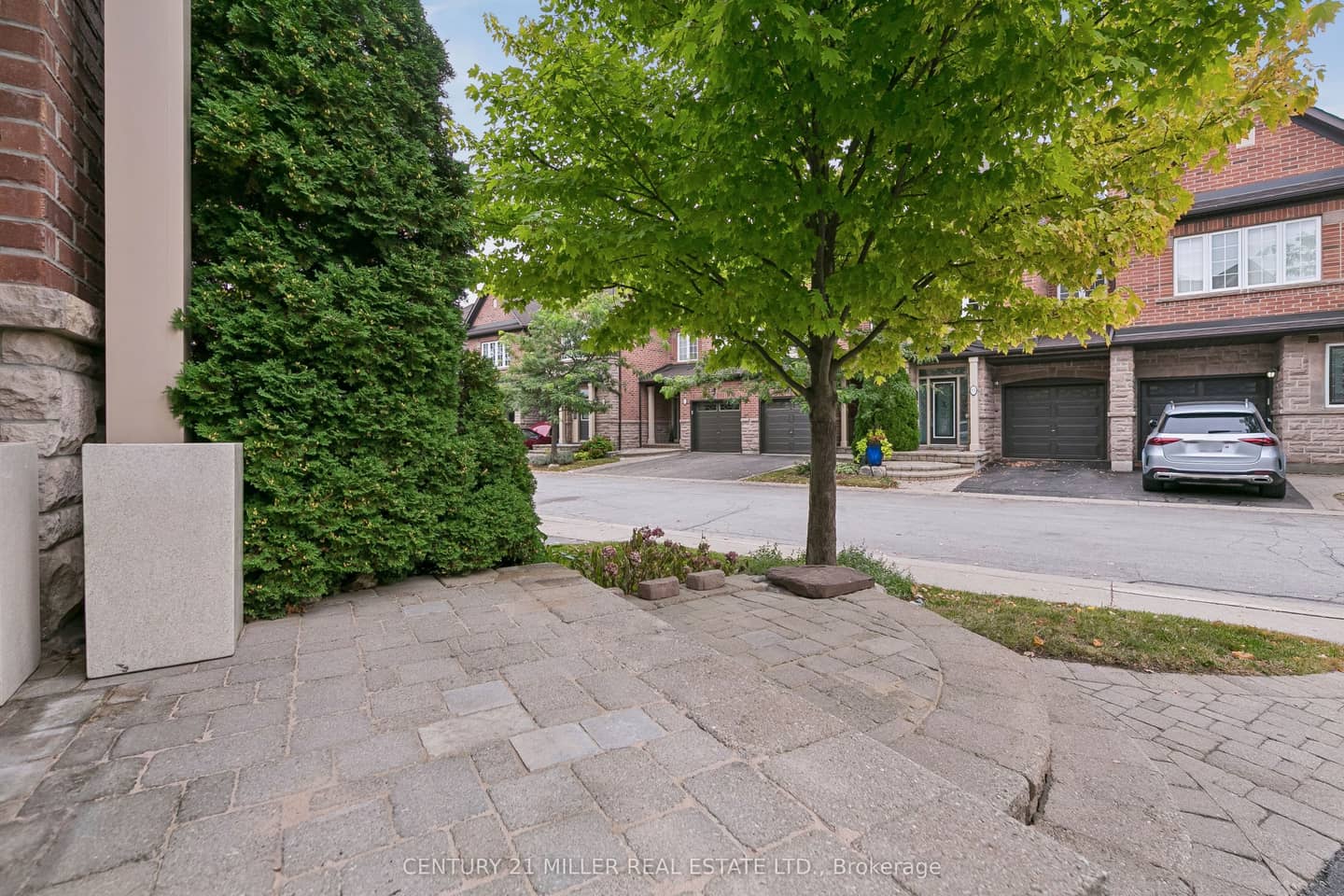 300 Ravineview Way 37, Oakville, ON L6H 7J1