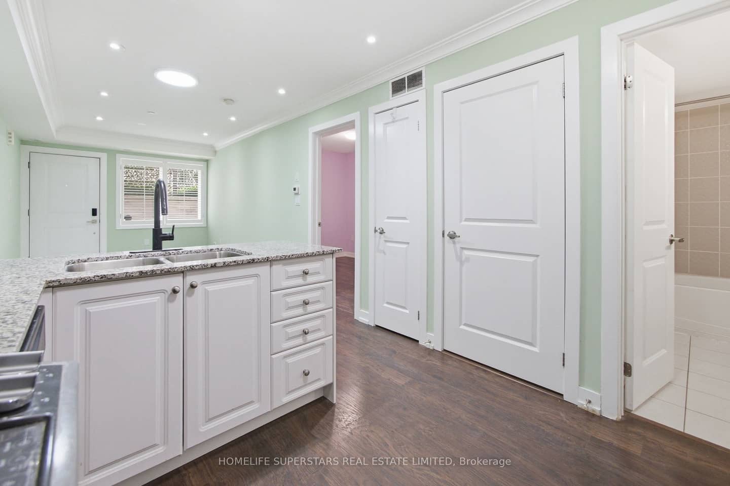 8 Drummond Street 413, Toronto, ON M8V 1Y8