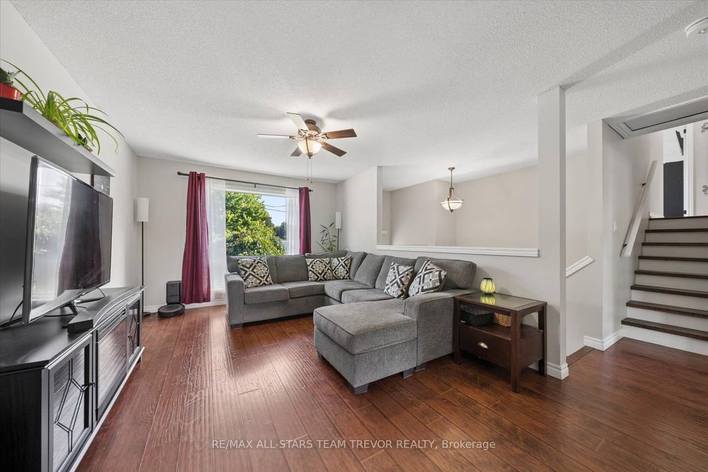 16 Evelyn Avenue, Georgina, ON L4P 3C8