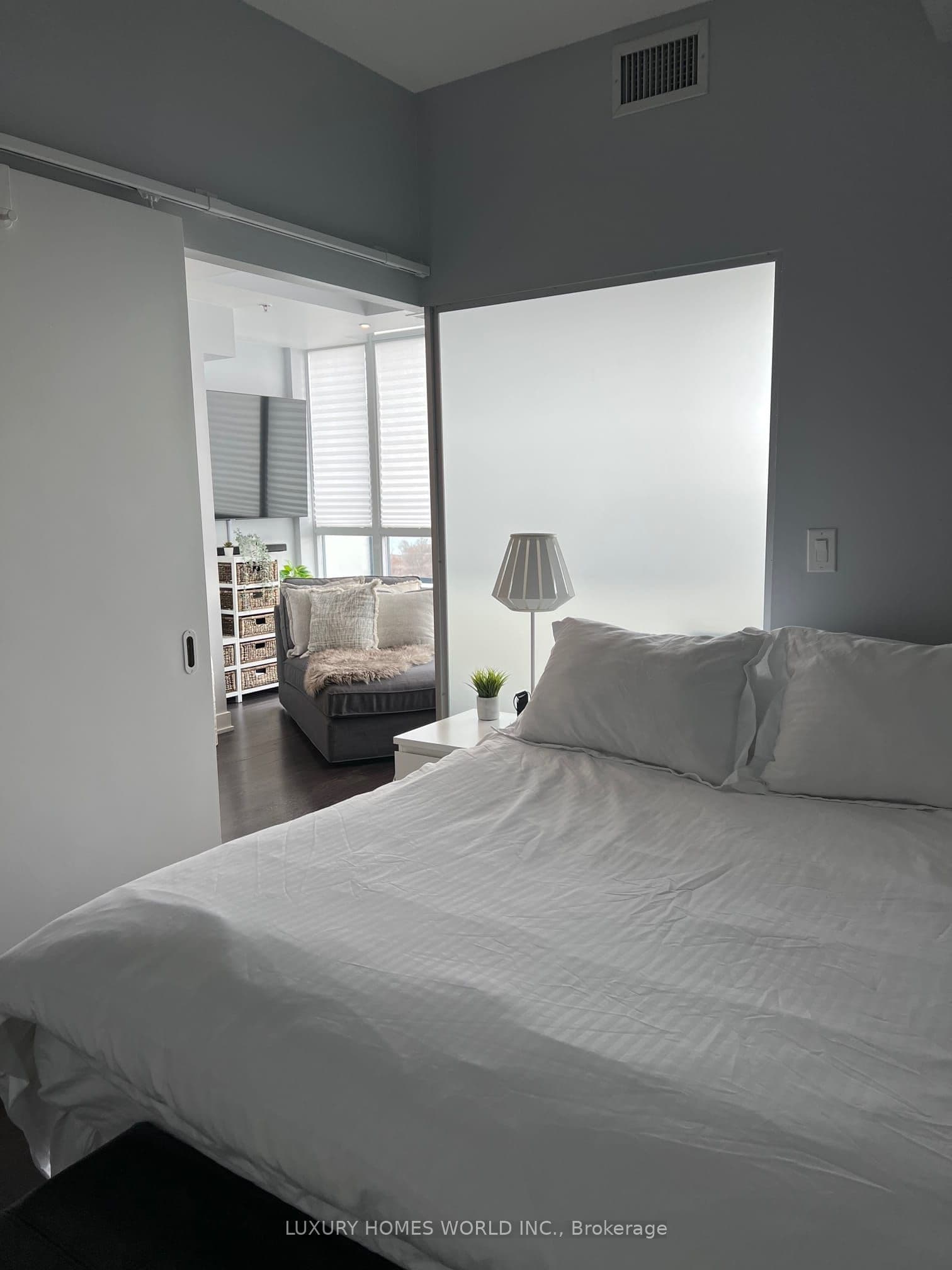 11 Superior Avenue 907, Toronto, ON M8V 0A7