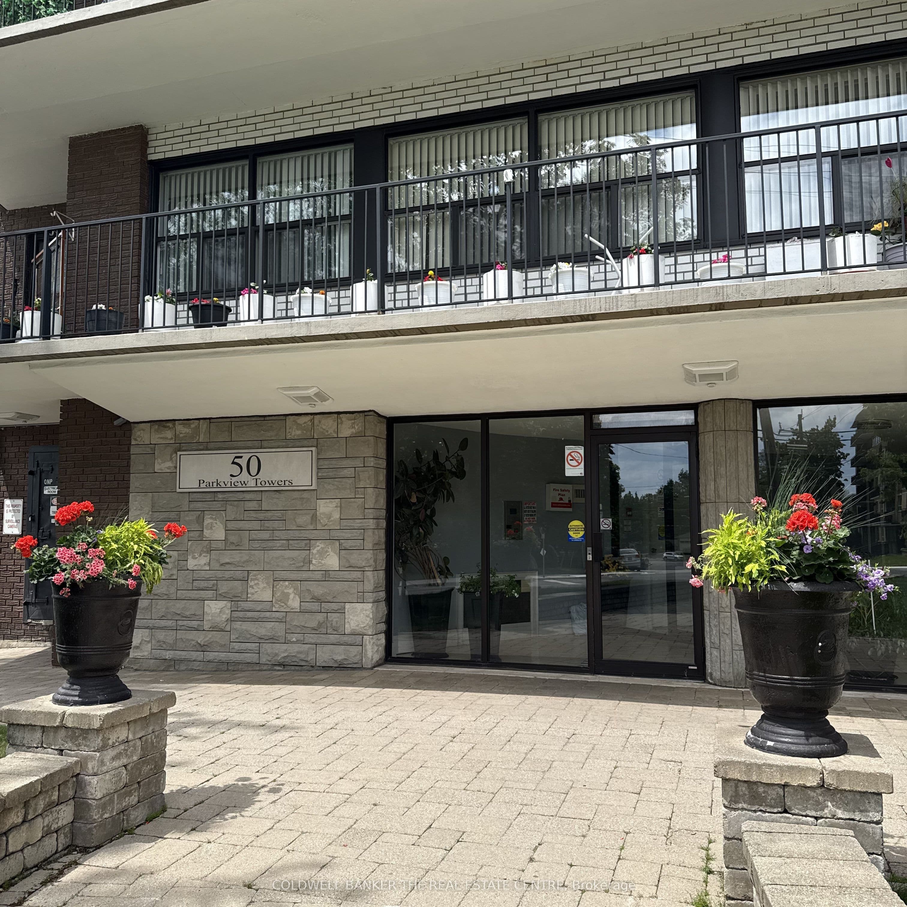 50 Gulliver Road 208, Toronto, ON M6M 2N2