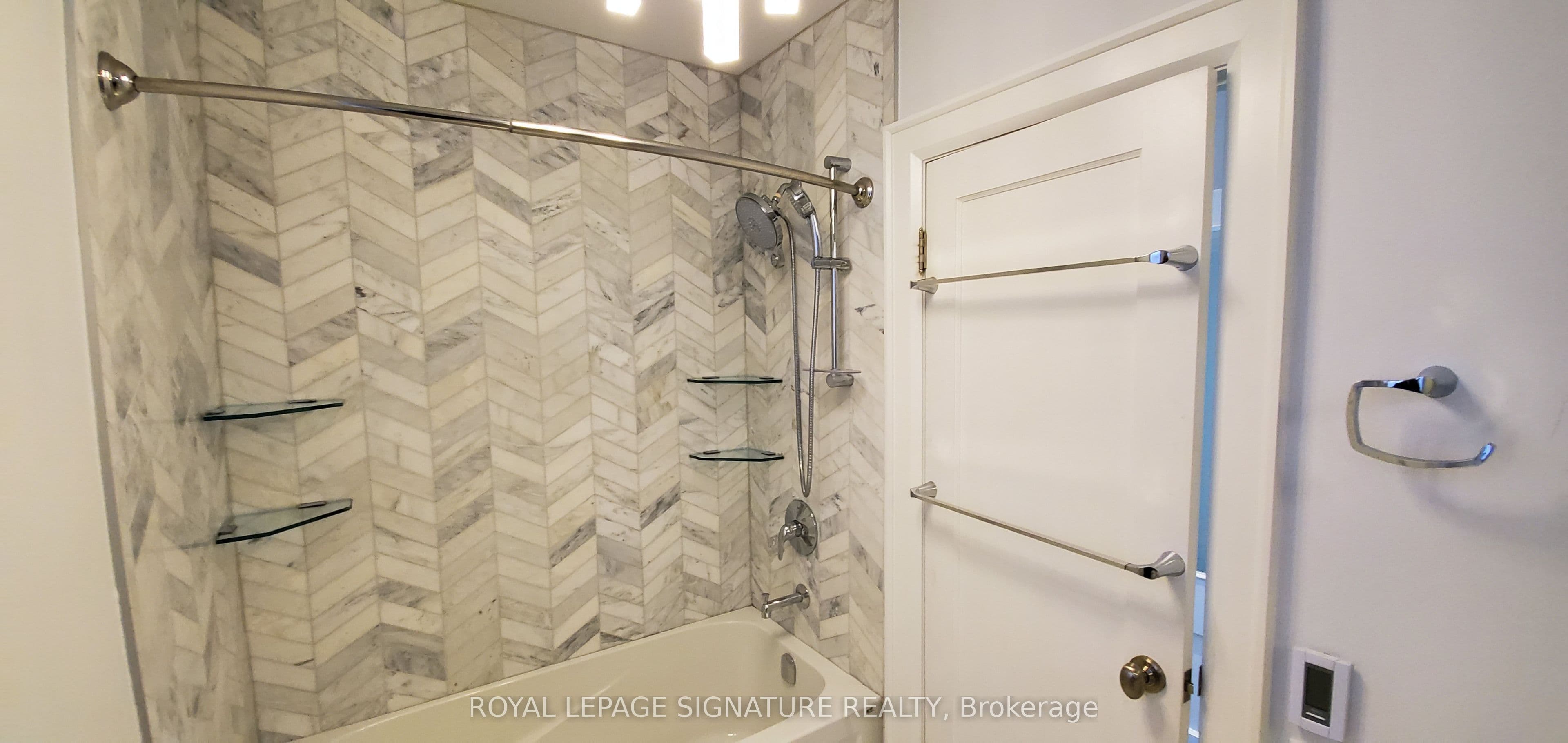 118 Parkhurst Boulevard, Toronto, ON M4G 2E7