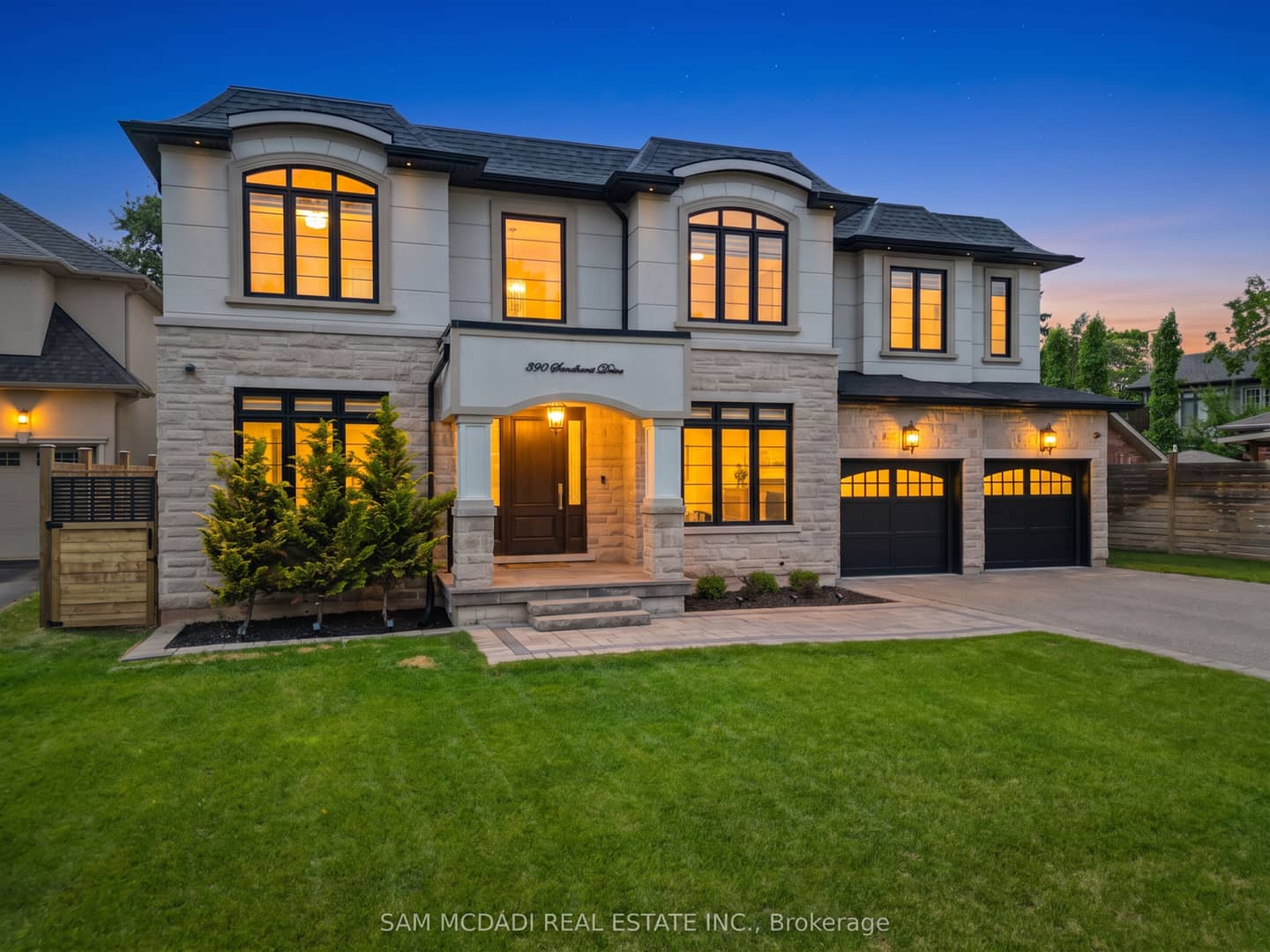 390 Sandhurst Drive, Oakville, ON L6L 4L3