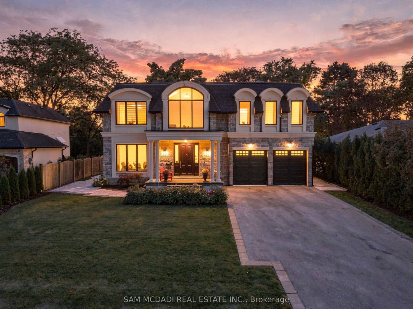 902 Parkland Avenue, Mississauga, ON L5H 3H1