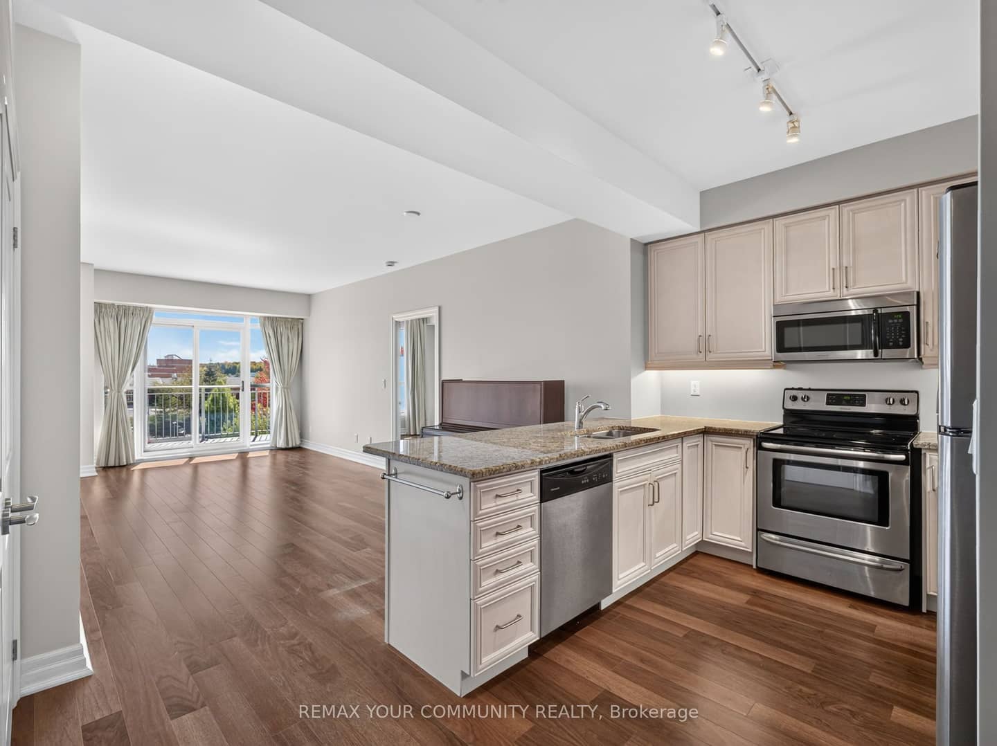 180 John Way W 306, Aurora, ON L4G 0R3