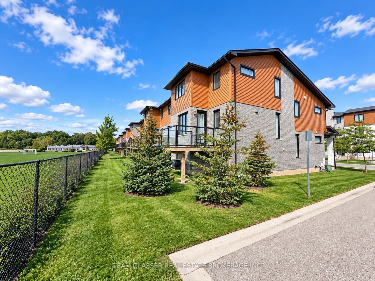 963 WEST VILLAGE Square 963, London North, ON N6H 0J7