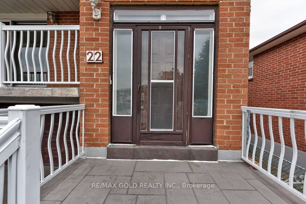 22 Kittiwake Avenue, Toronto, ON M9V 4P6