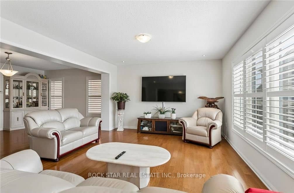 10 Klemscott Road, Brampton, ON L7A 0P5