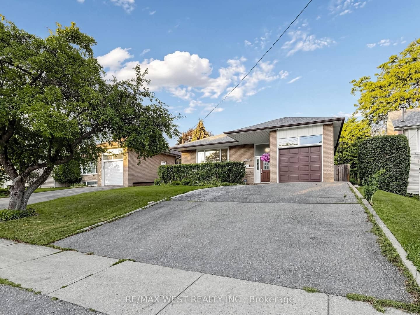 941 Willowdale Avenue, Toronto, ON M2M 3C3