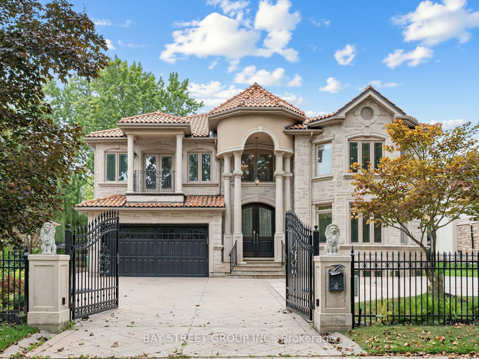 2334 Hammond Road, Mississauga, ON L5K 1T2