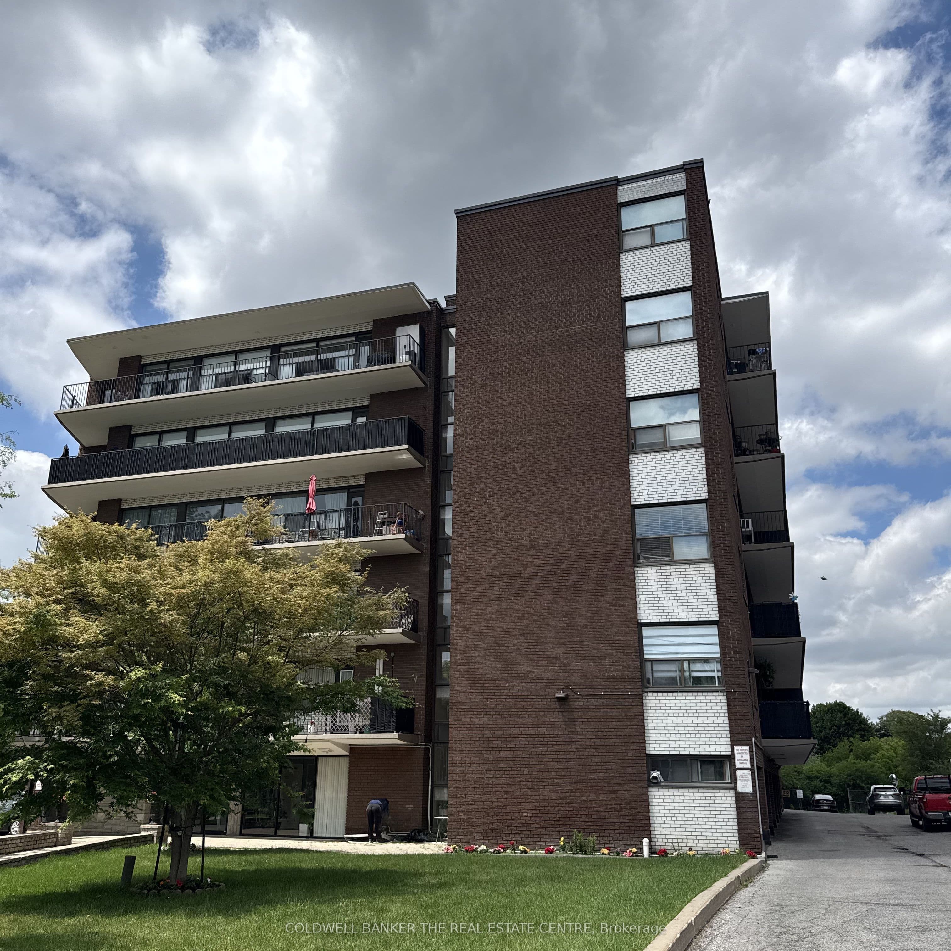 50 Gulliver Road 208, Toronto, ON M6M 2N2