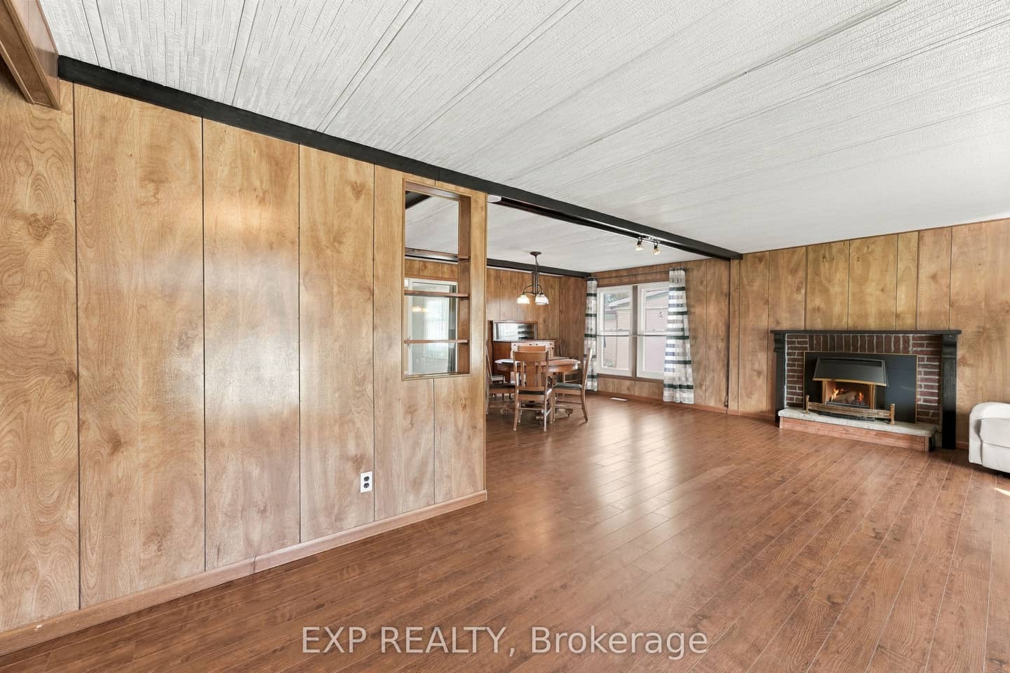 139 Roxanna Drive, Georgina, ON L0E 1R0