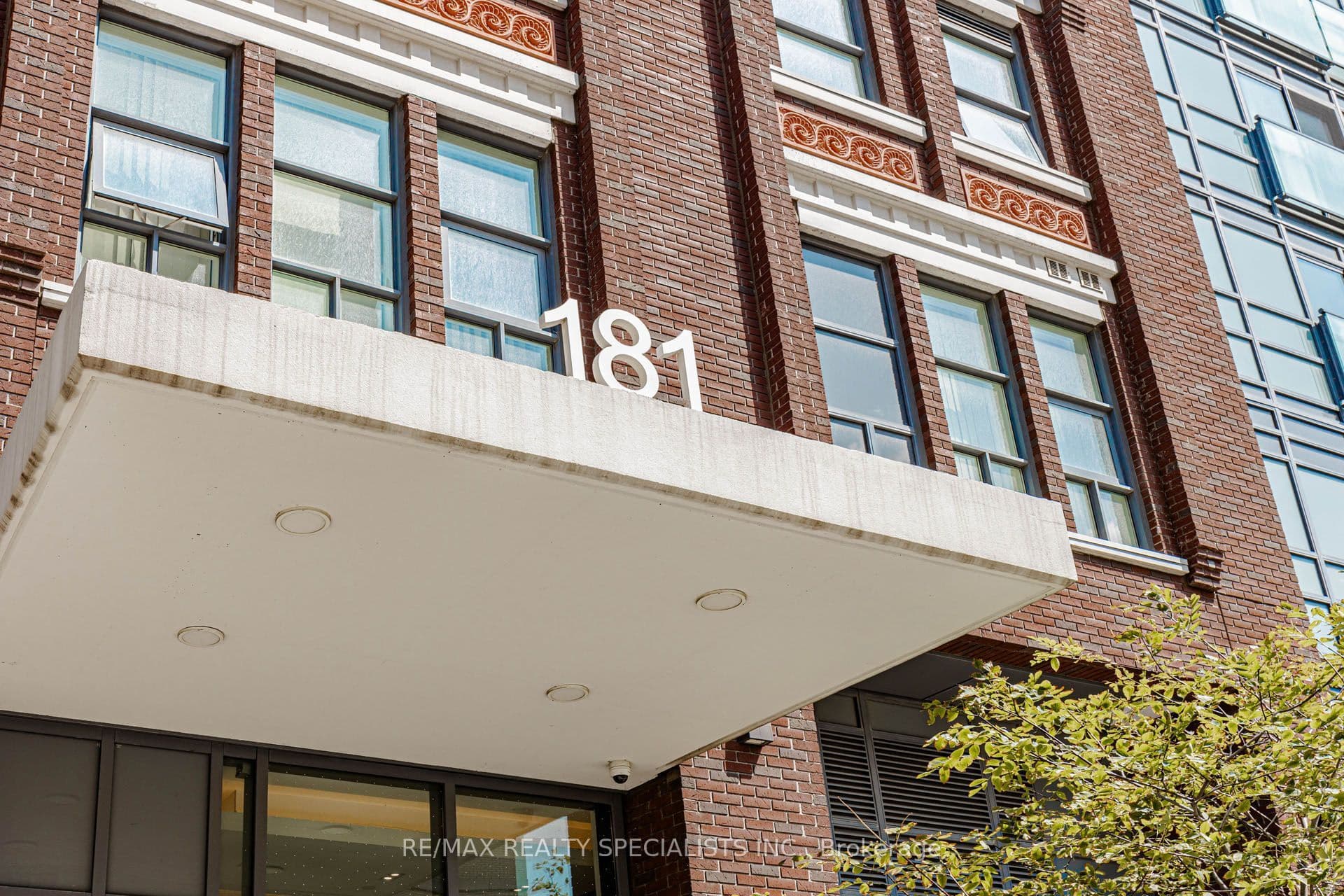 181 Huron Street 604, Toronto, ON M5T 0C1