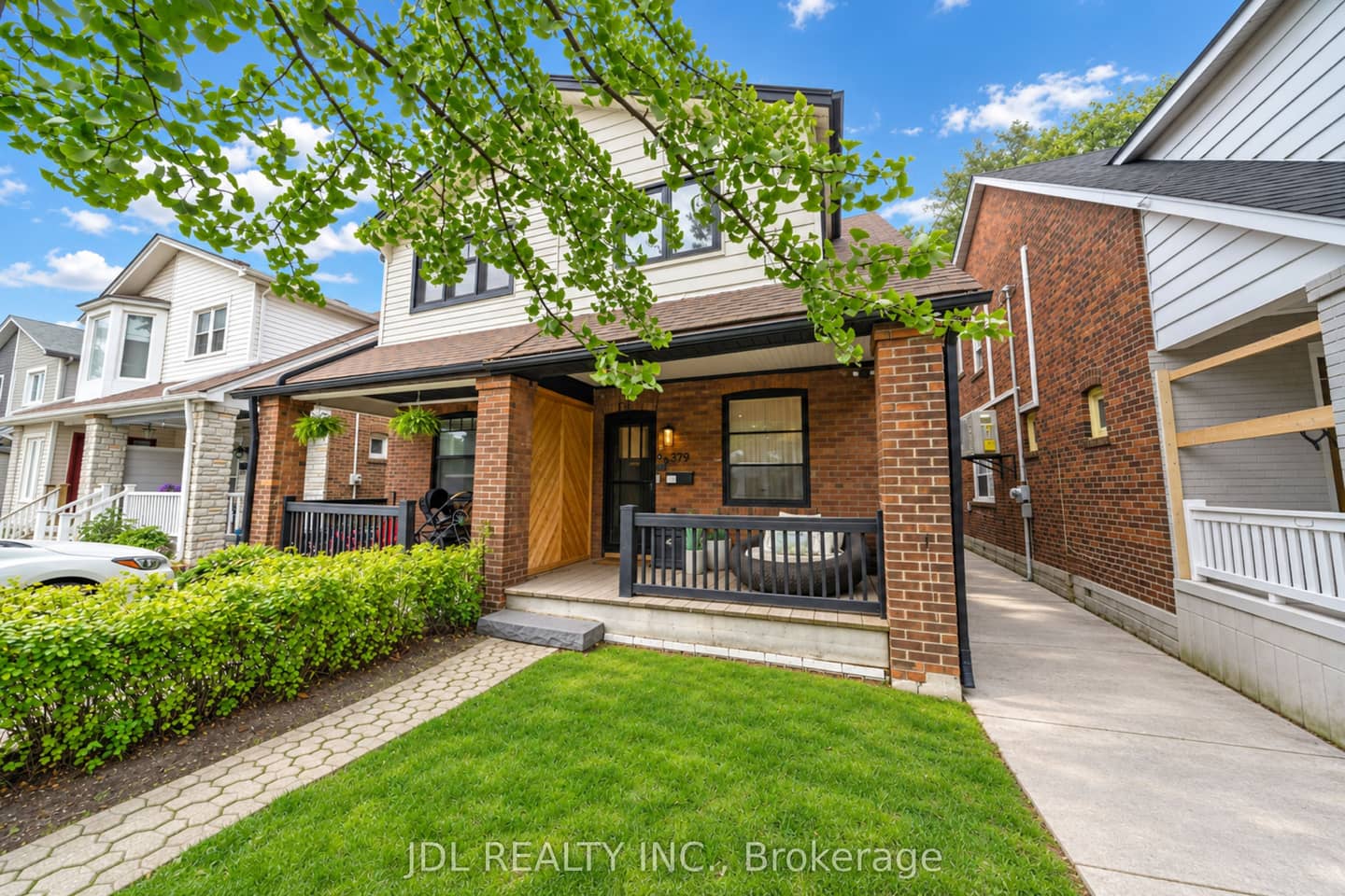 379 Scarborough Road, Toronto, ON M4E 3N1