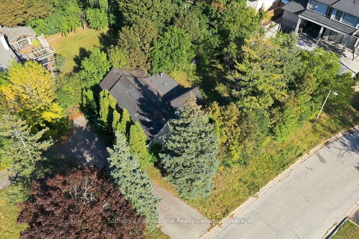 1428 Rebecca Street, Oakville, ON L6L 1Z5
