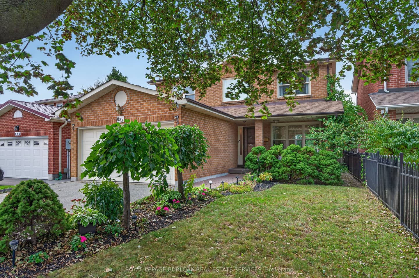 888 Messenger Meadow Drive, Mississauga, ON L5C 3T2