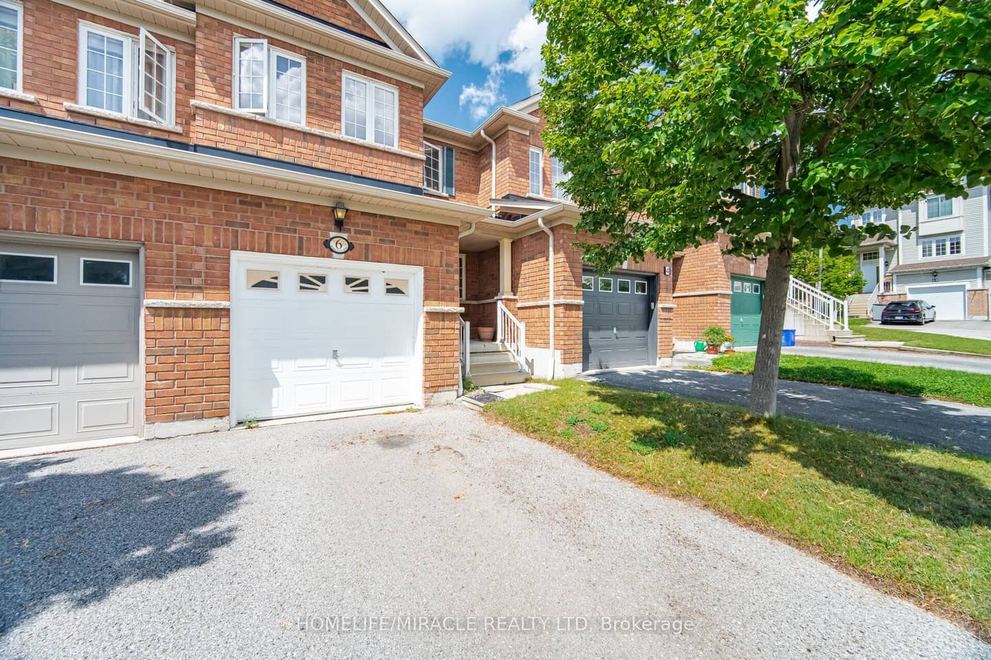 6 Barkdale Way, Whitby, ON L1N 0E9