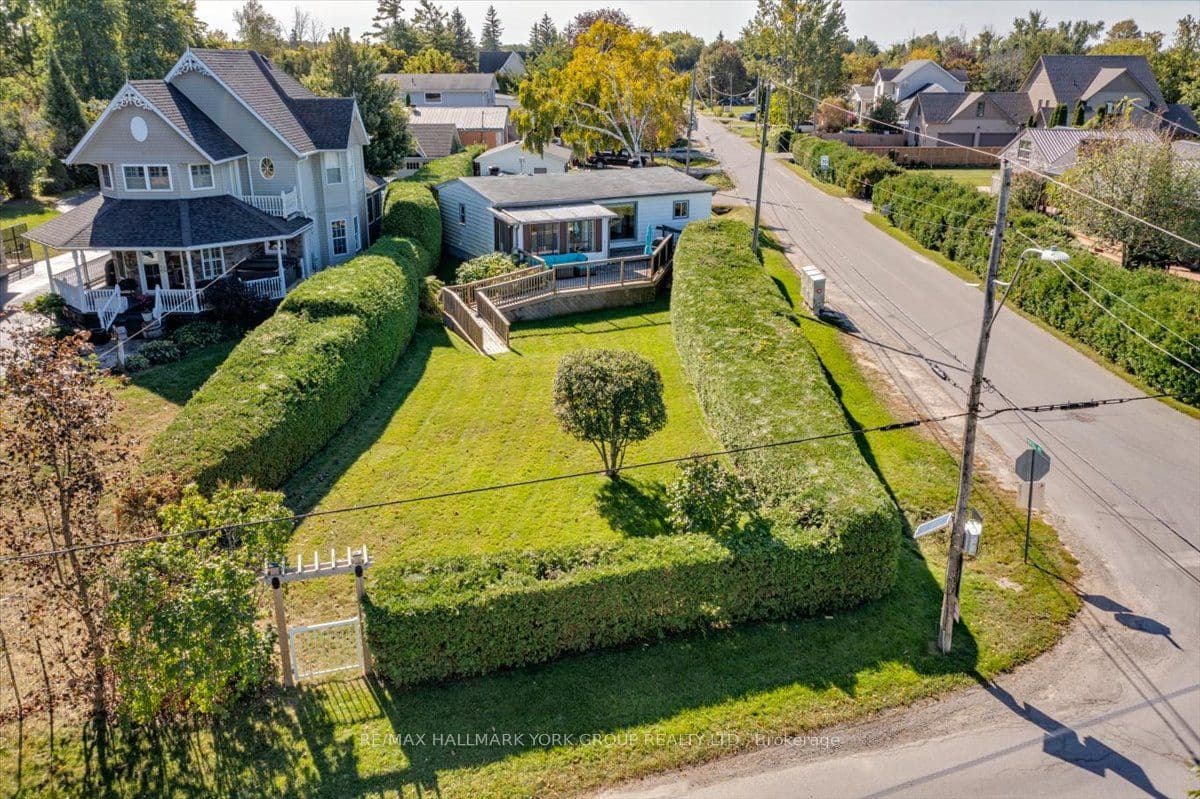 525 Lake Drive E, Georgina, ON L0E 1S0