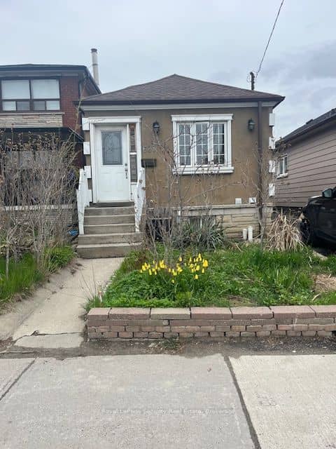 627 Caledonia Road, Toronto, ON M6E 4V7