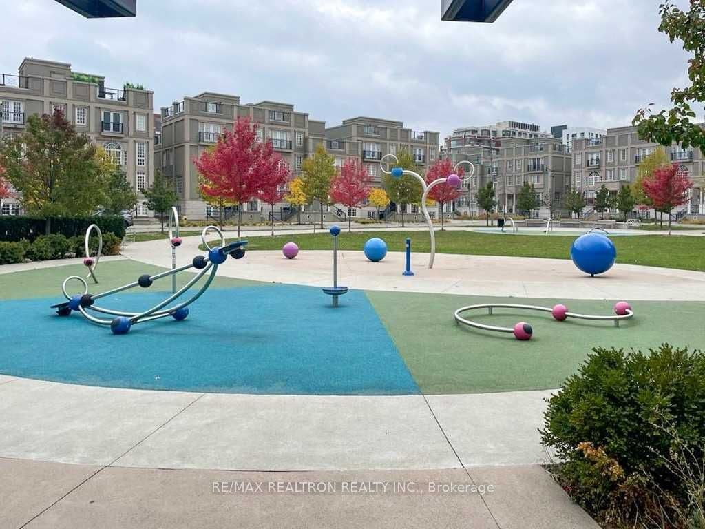 111 Upper Duke Crescent 701, Markham, ON L6G 0C8