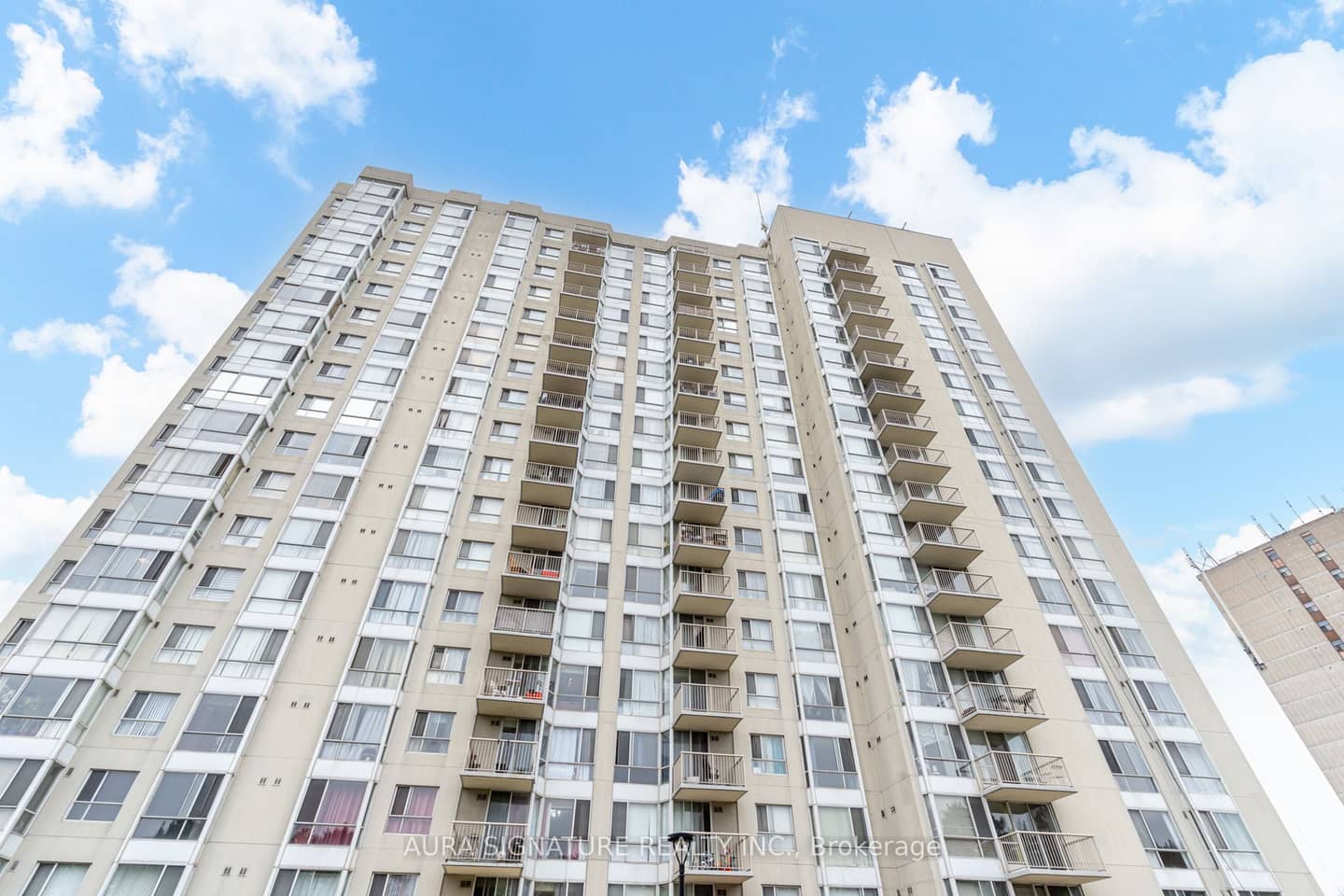 3077 Weston Road 401, Toronto, ON M9M 3A1
