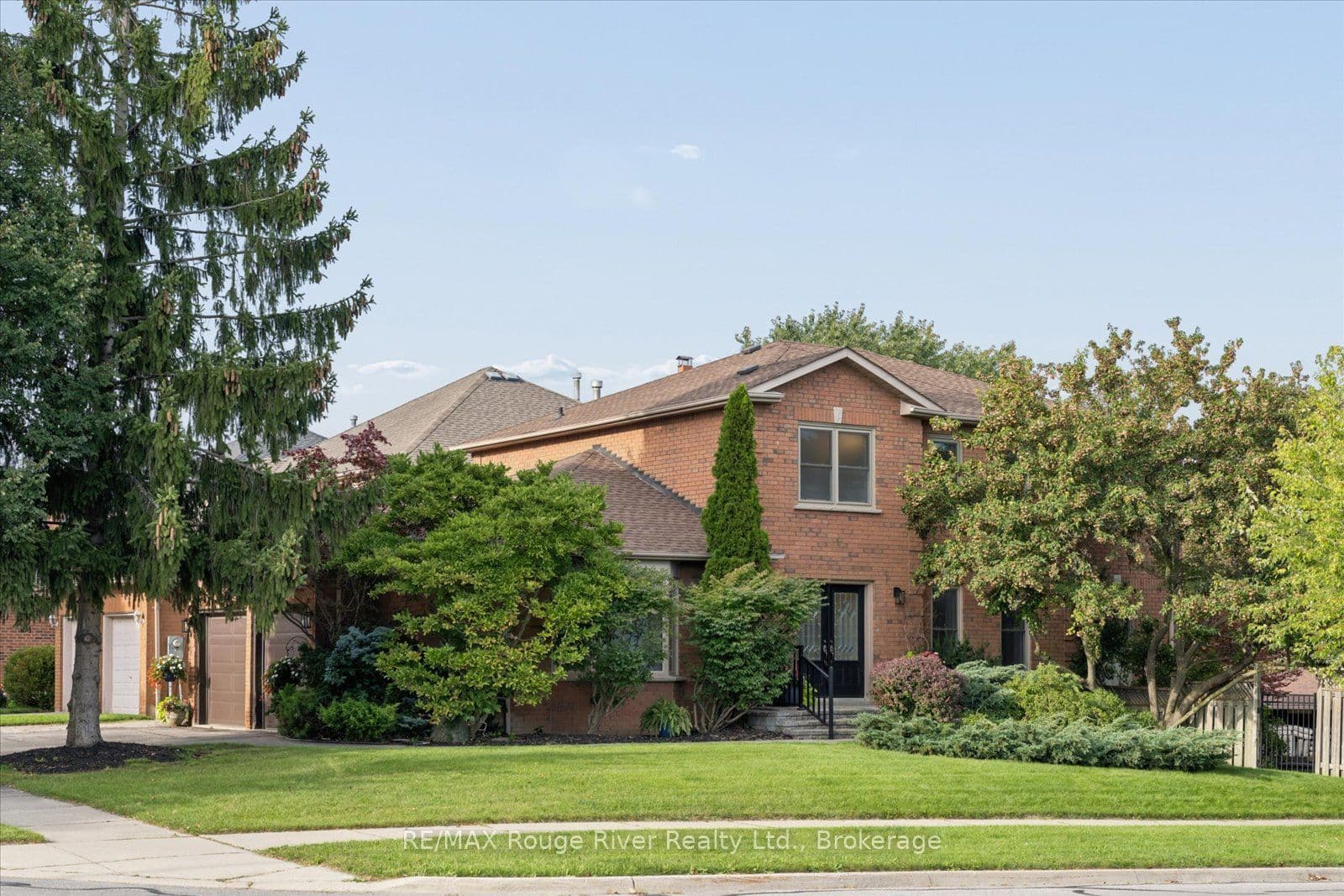 1 Gowan Drive, Whitby, ON L1P 1L5