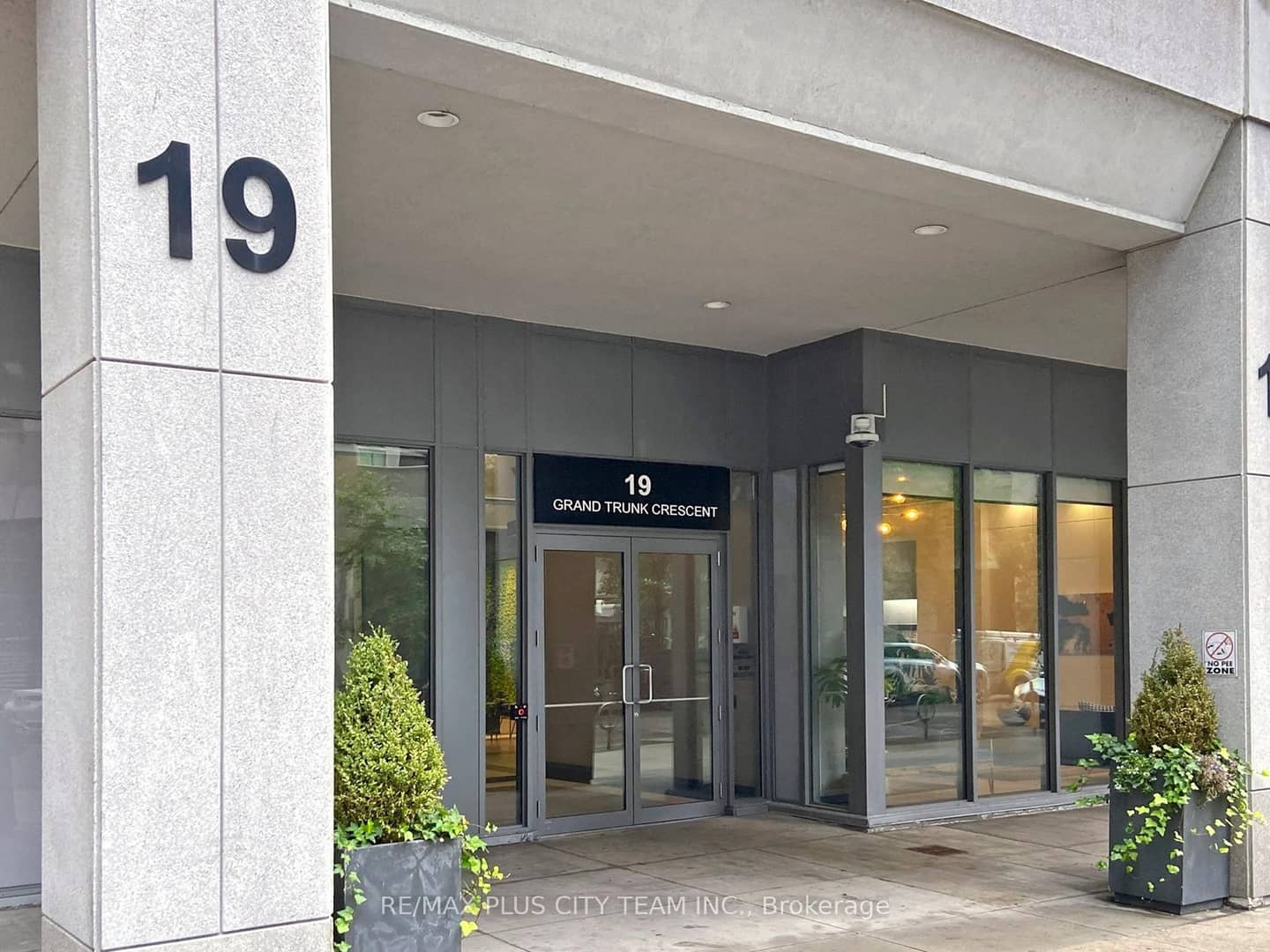 19 Grand Trunk Crescent 1103, Toronto, ON M5J 3A3