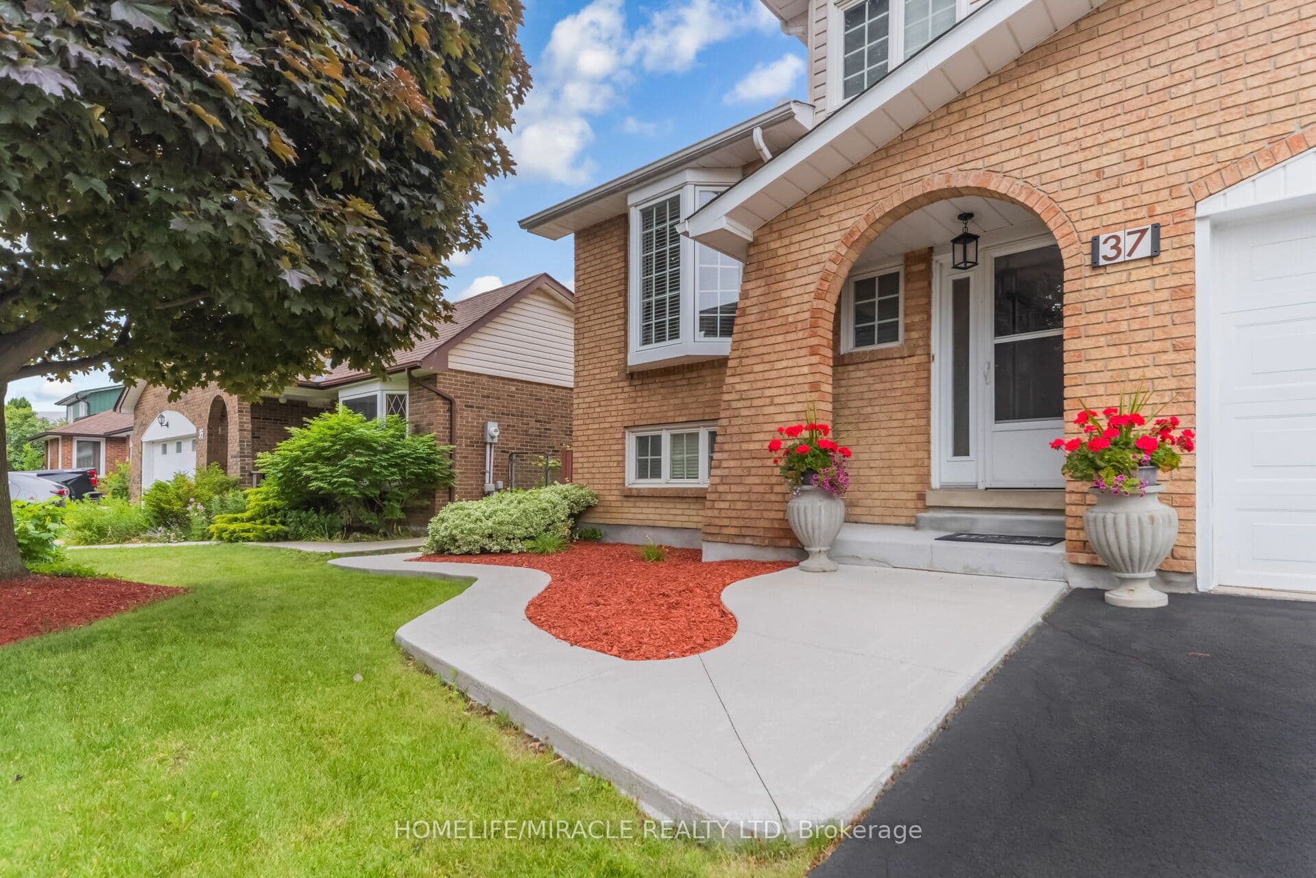 37 Blackthorn Lane, Brampton, ON L6V 3K7
