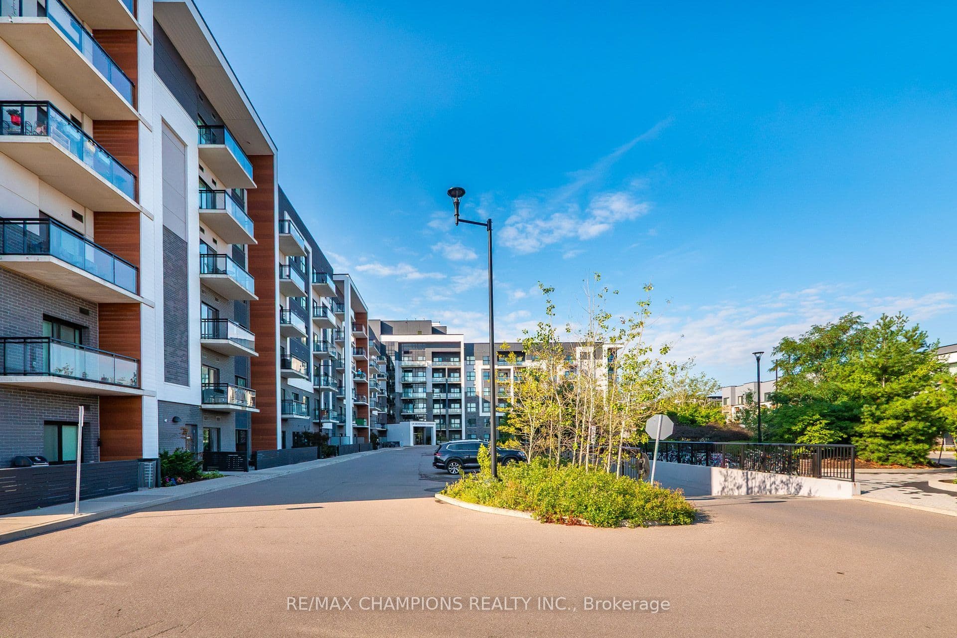 128 Grovewood Common 308, Oakville, ON L6H 0X3