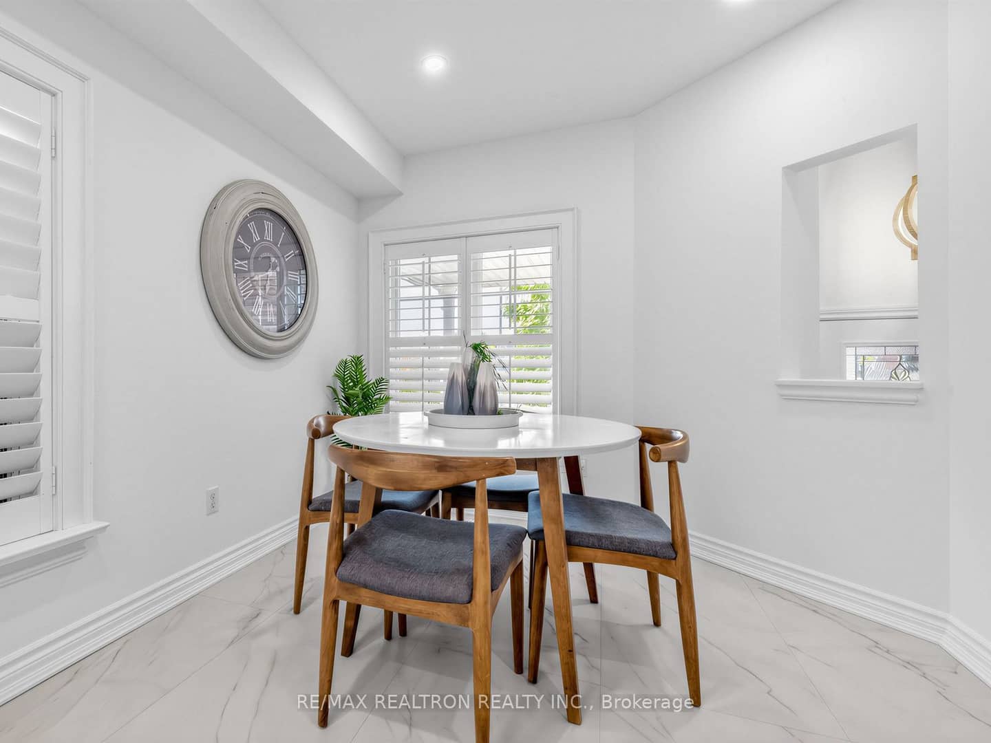 174 Millcliff Circle, Aurora, ON L4G 7N7