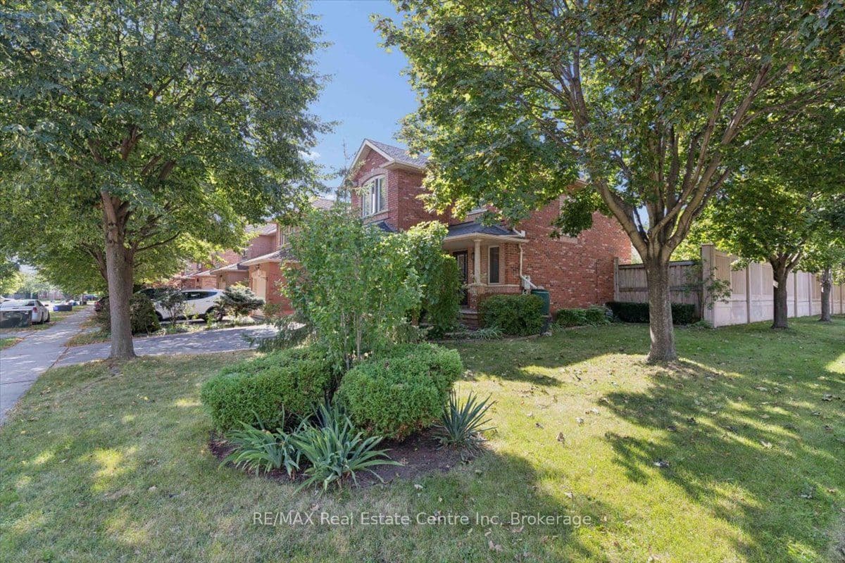 2524 Logan Avenue, Oakville, ON L6H 6S2